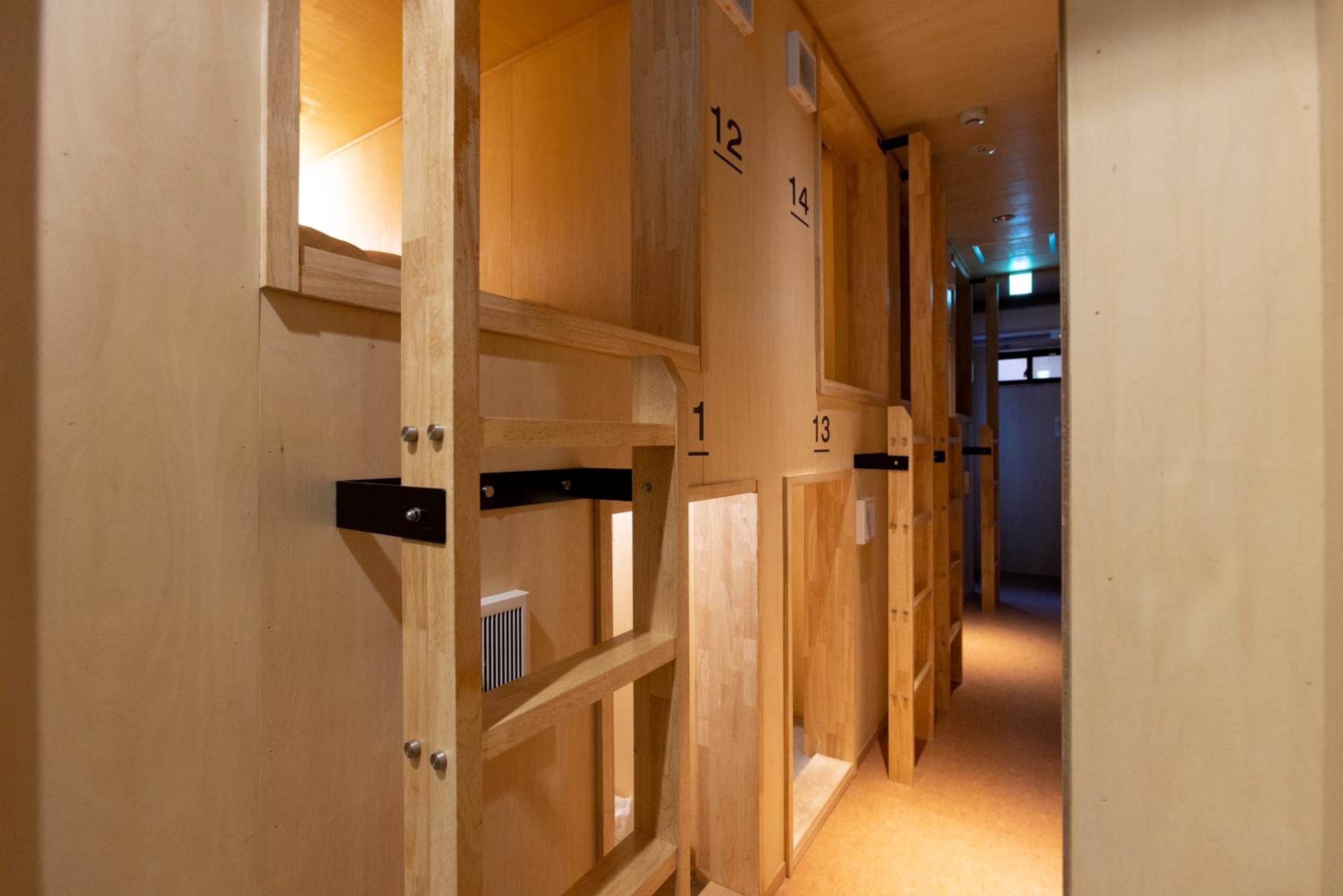 Bed in 8-Bed Mixed Dormitory Room photo 1