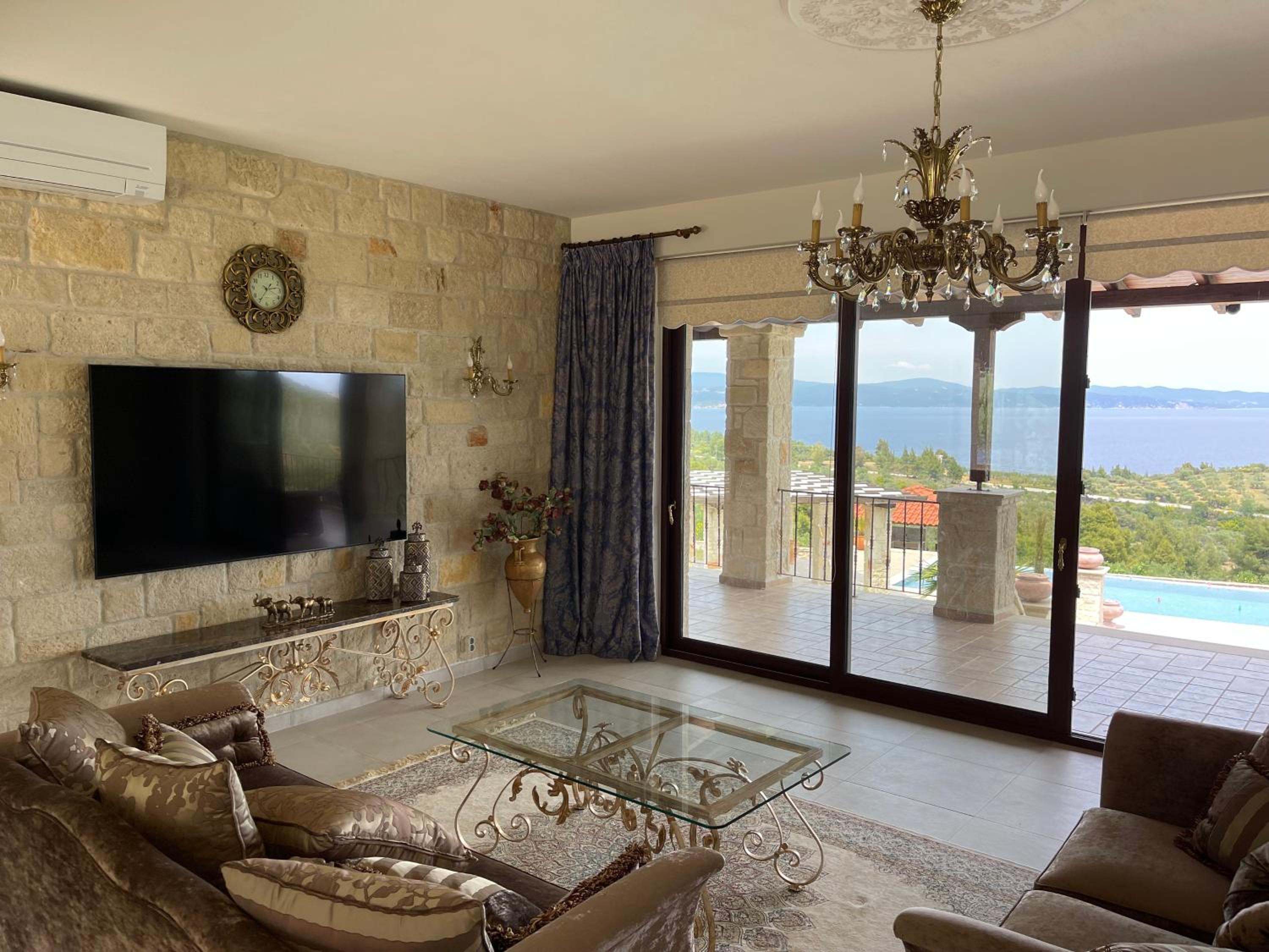 Villa photo 3