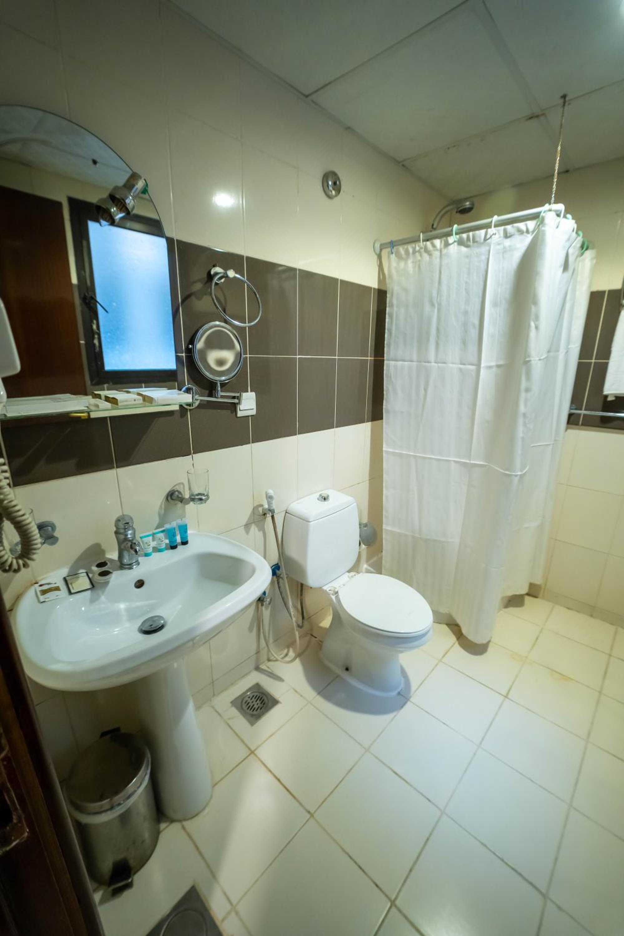 Family Room with Private Bathroom photo 2