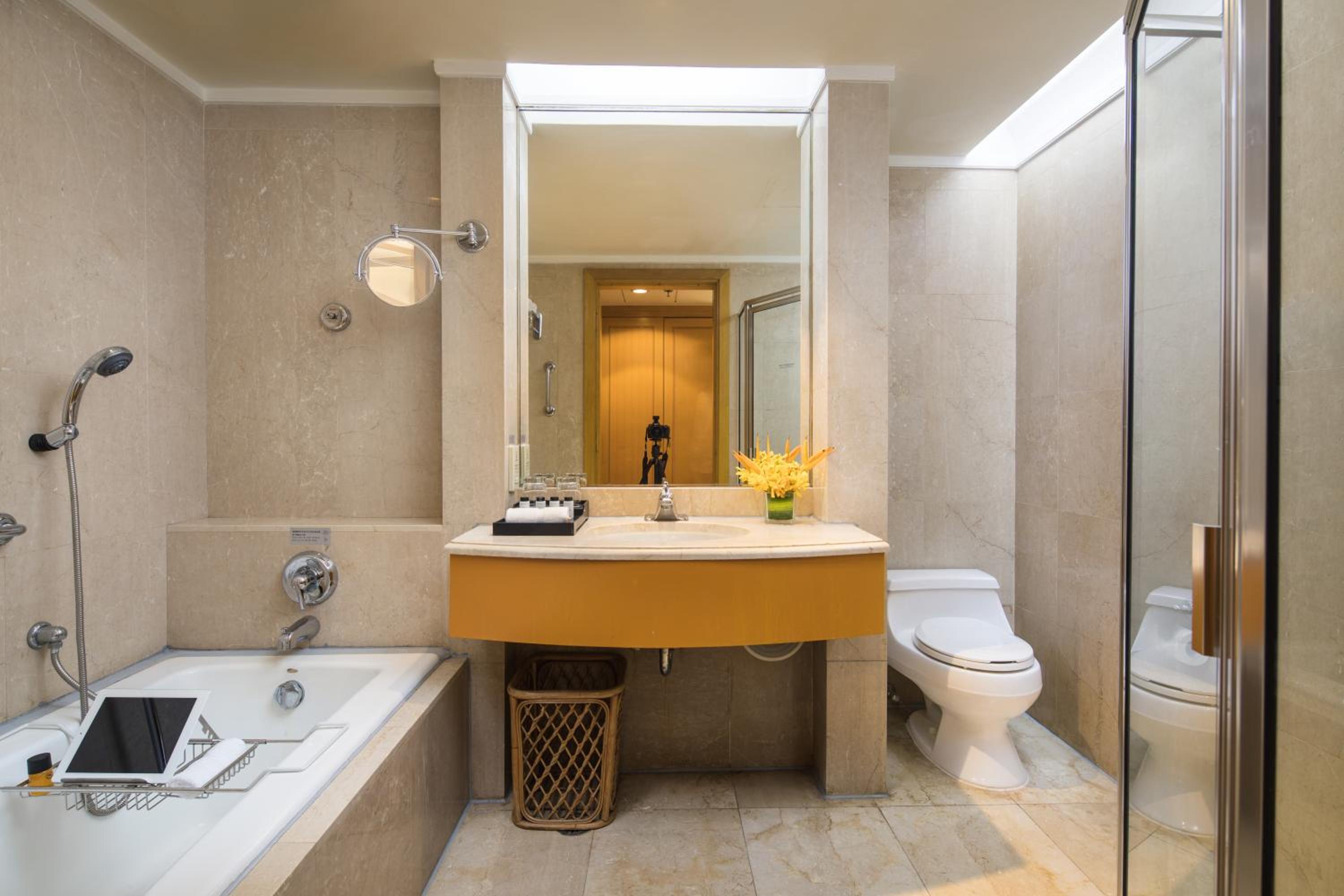 Deluxe King Room, Guest room, 1 King photo 2