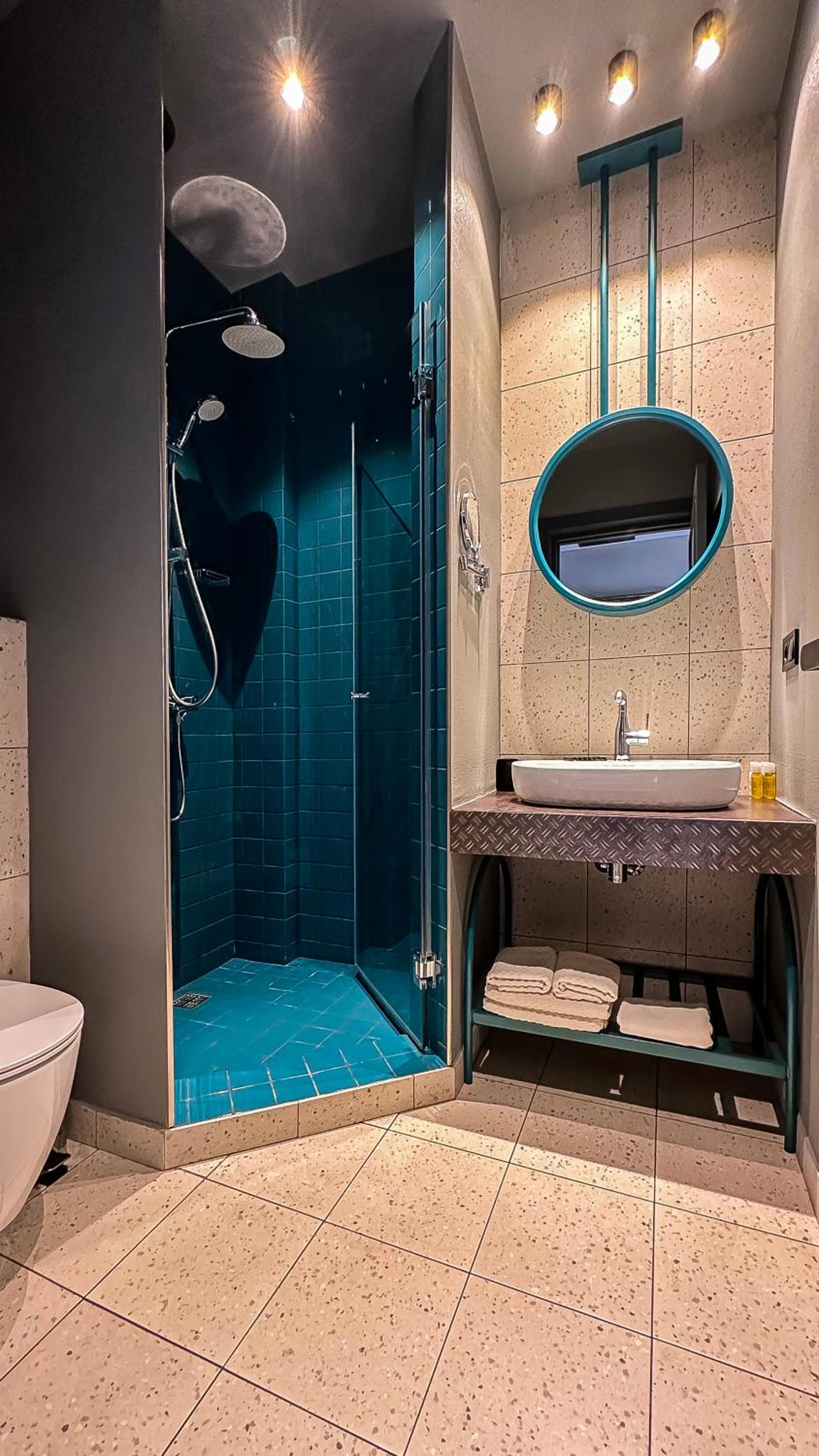 Deluxe King Room with Outdoor Bathtub - Photo 4