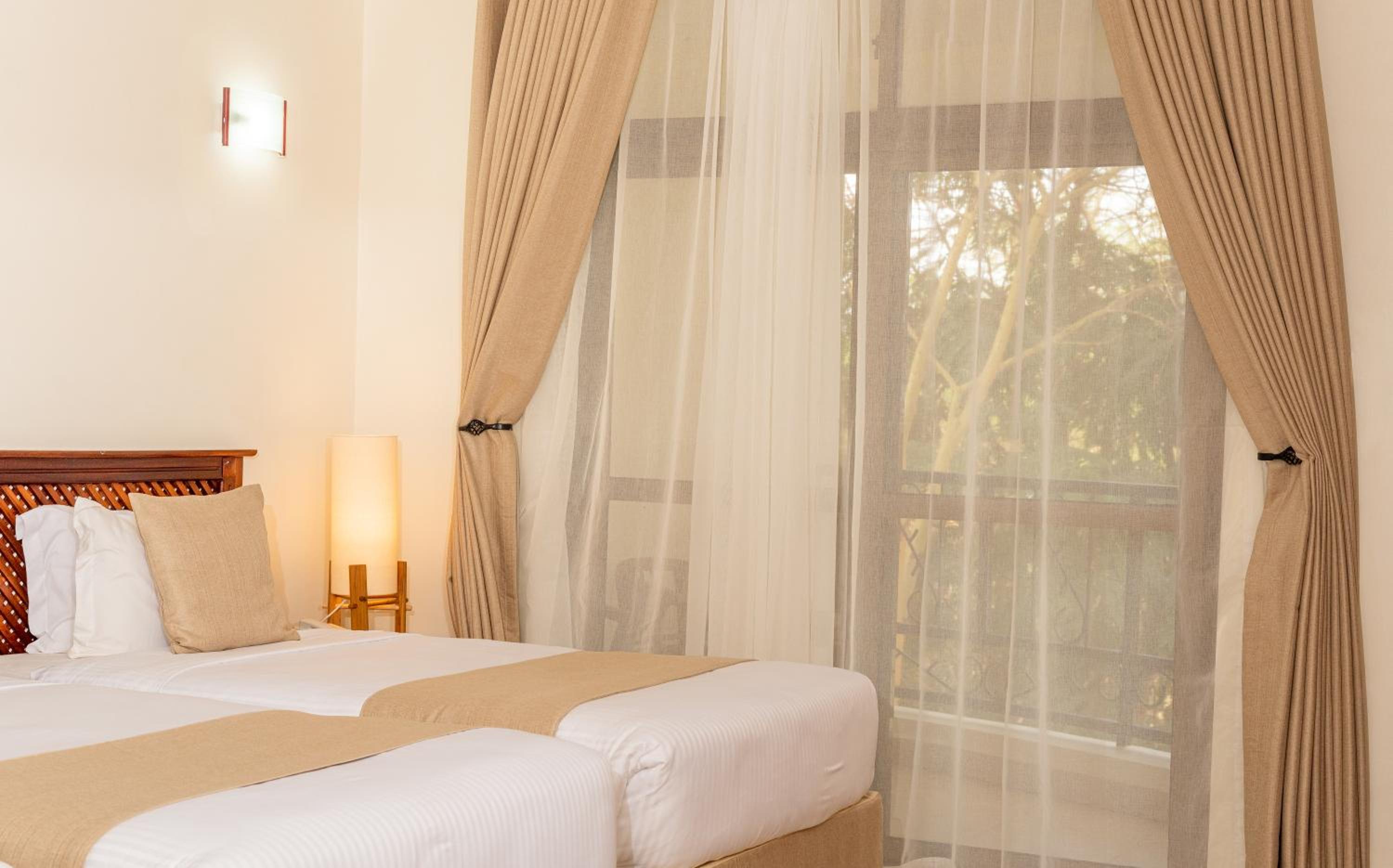 Standard Twin Room - Photo 2