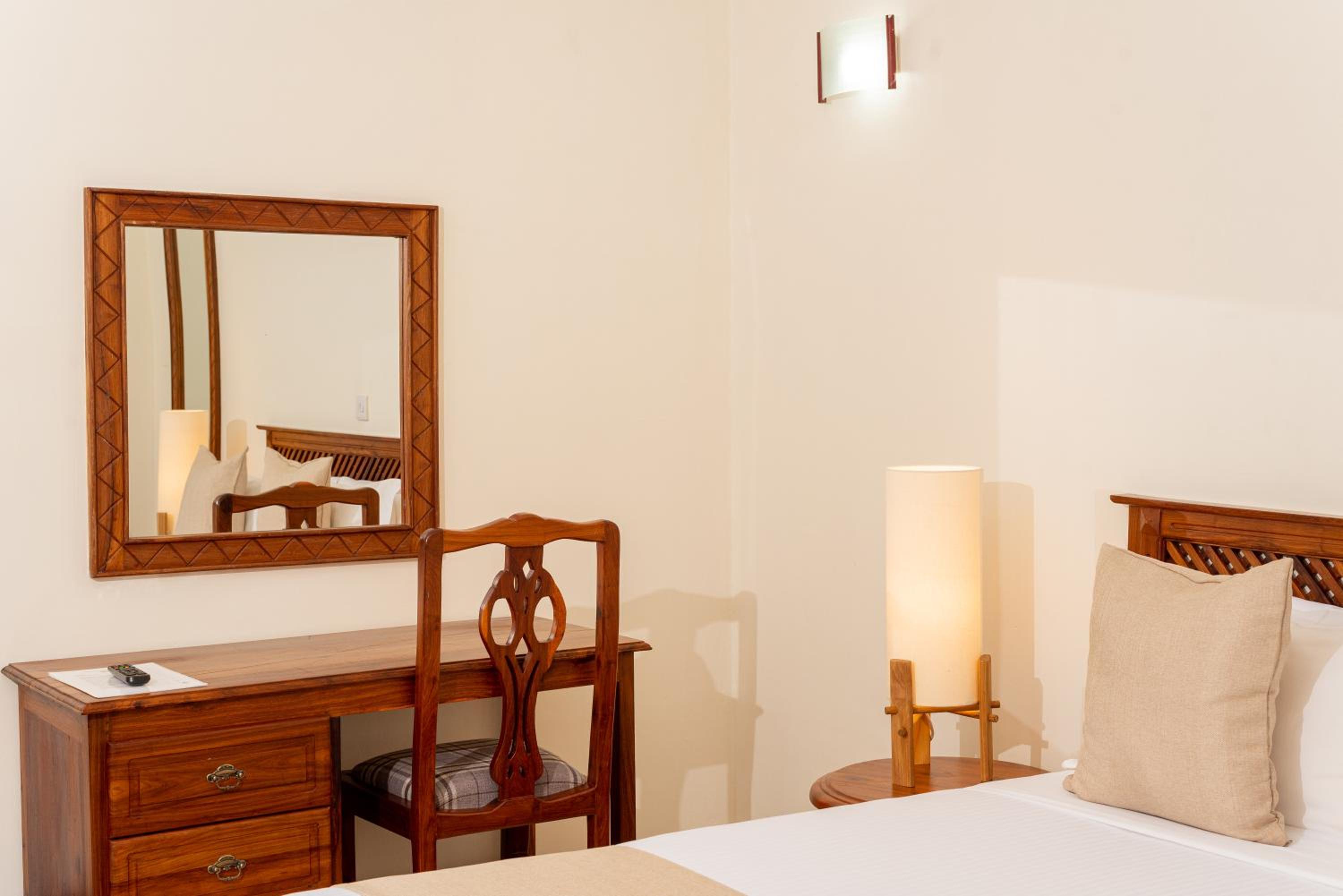 Deluxe Double Room with Balcony - Photo 3