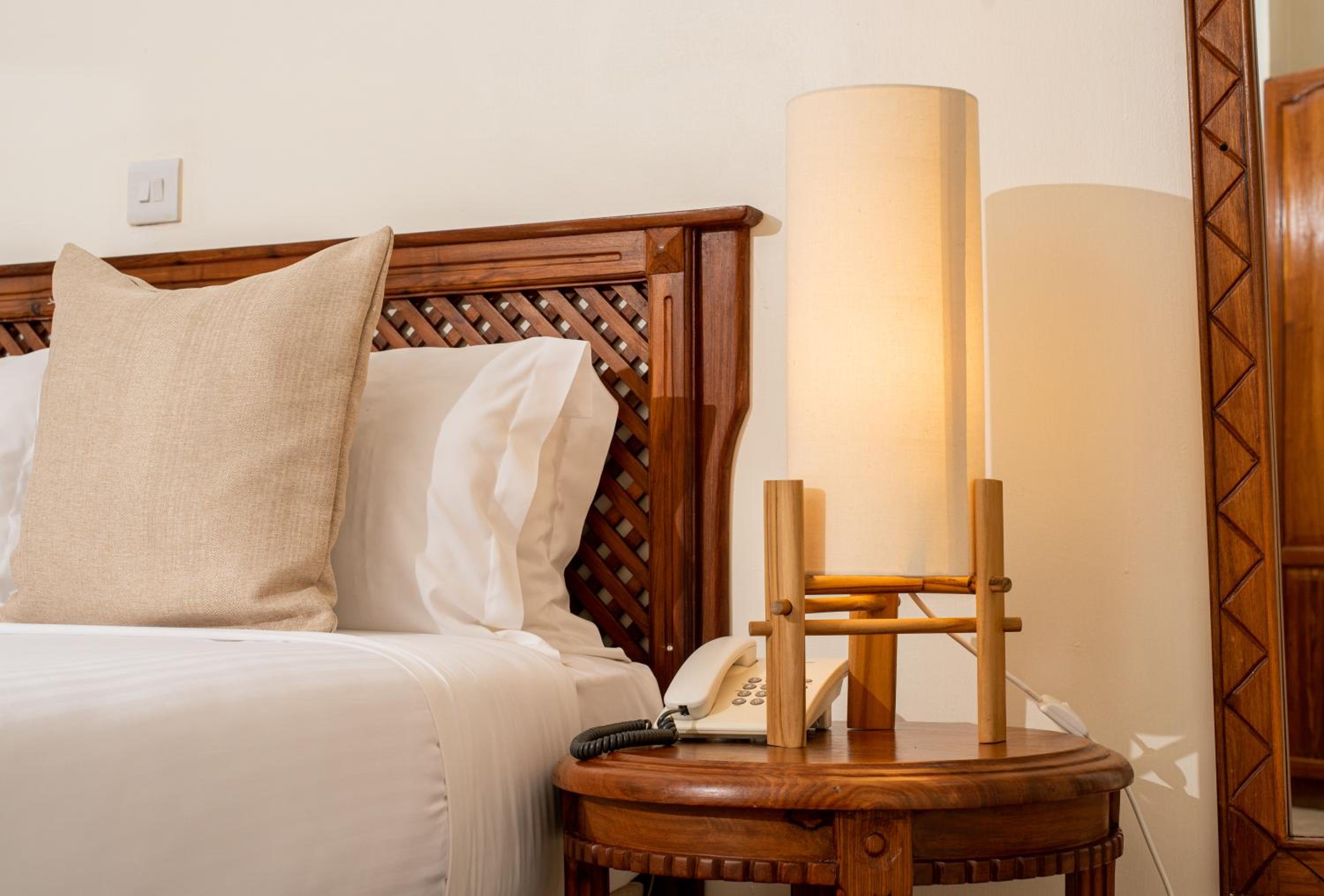 Standard Twin Room - Photo 4