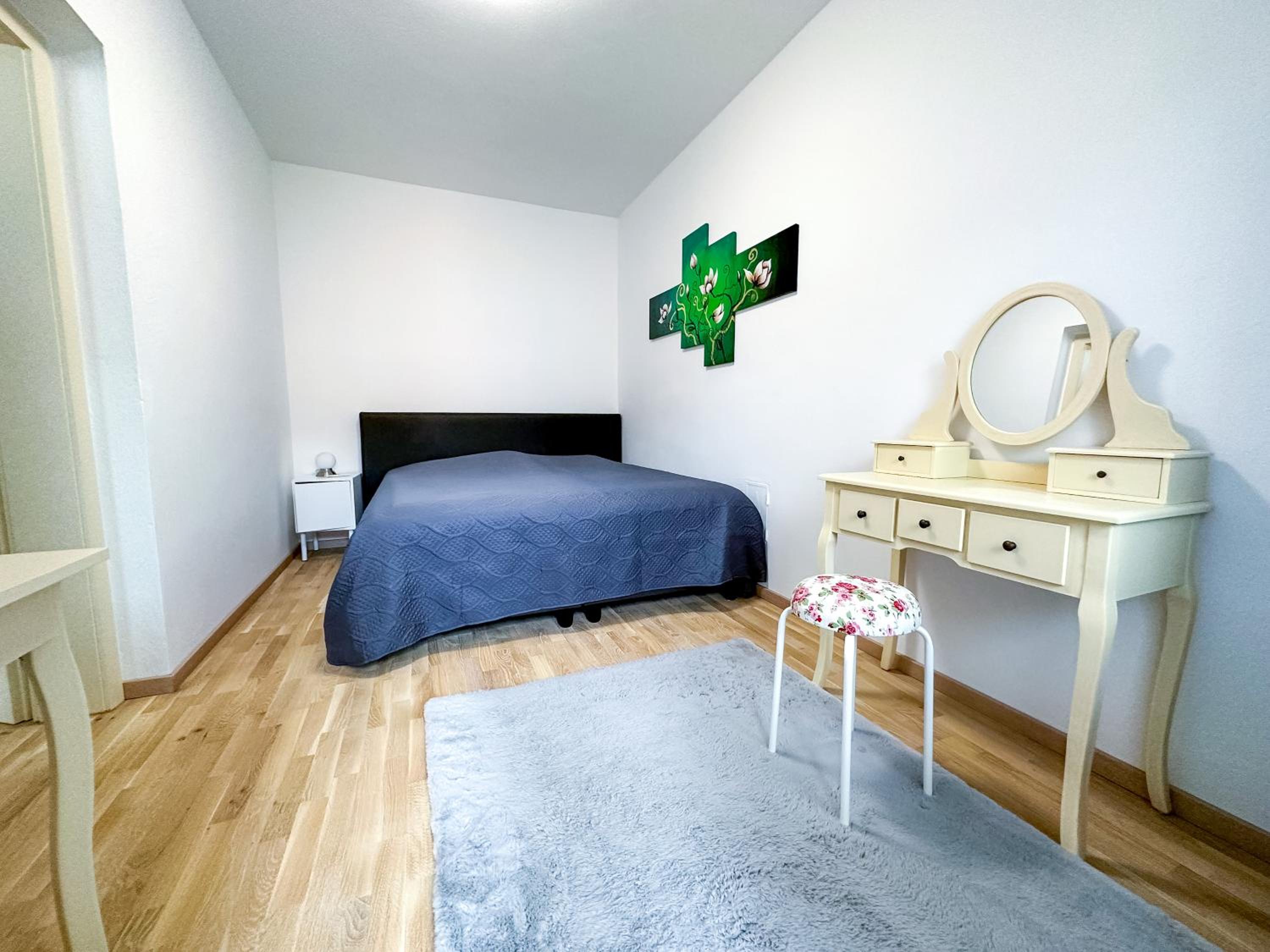 One-Bedroom Apartment photo 1