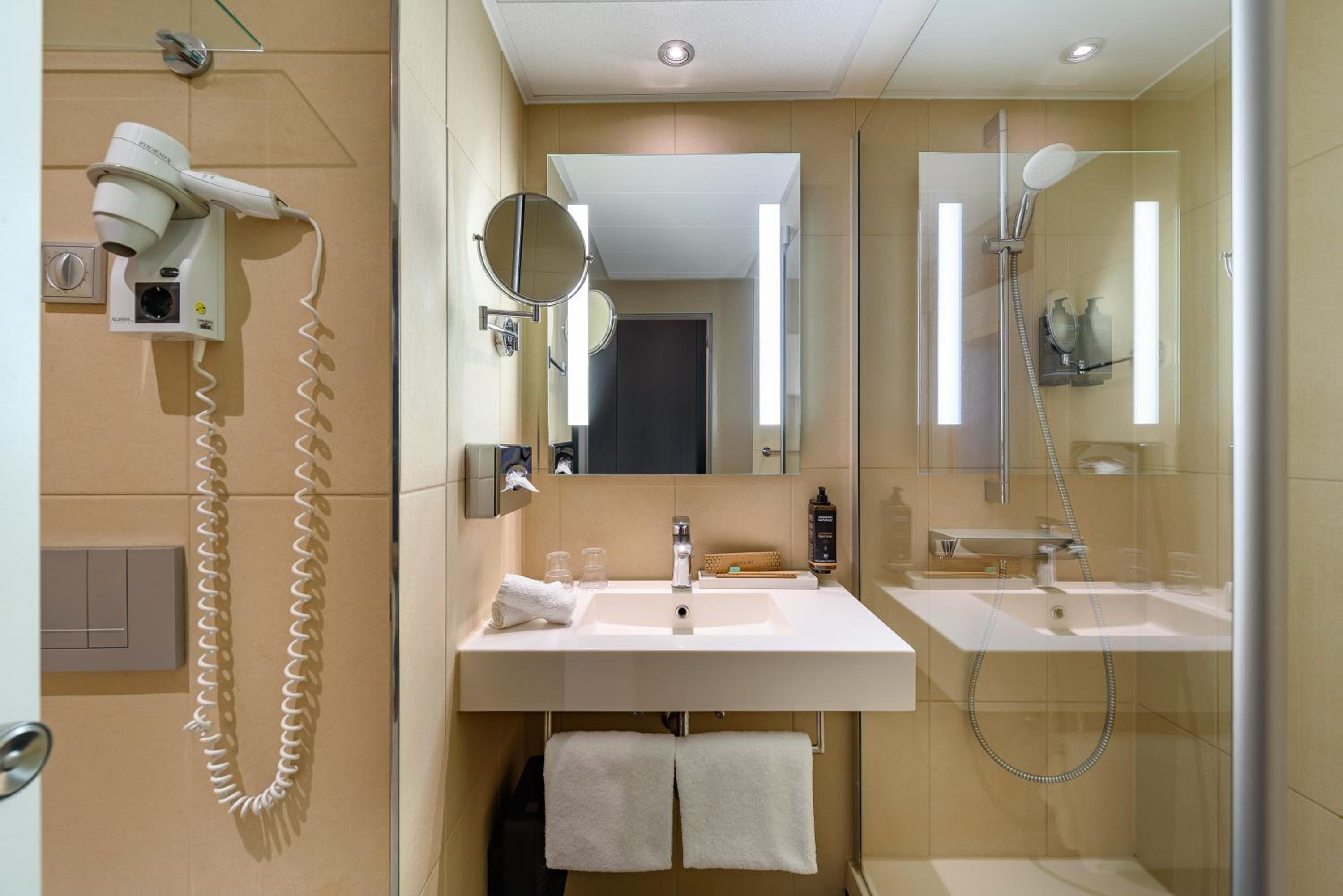 Privilege Twin Room - Photo 2