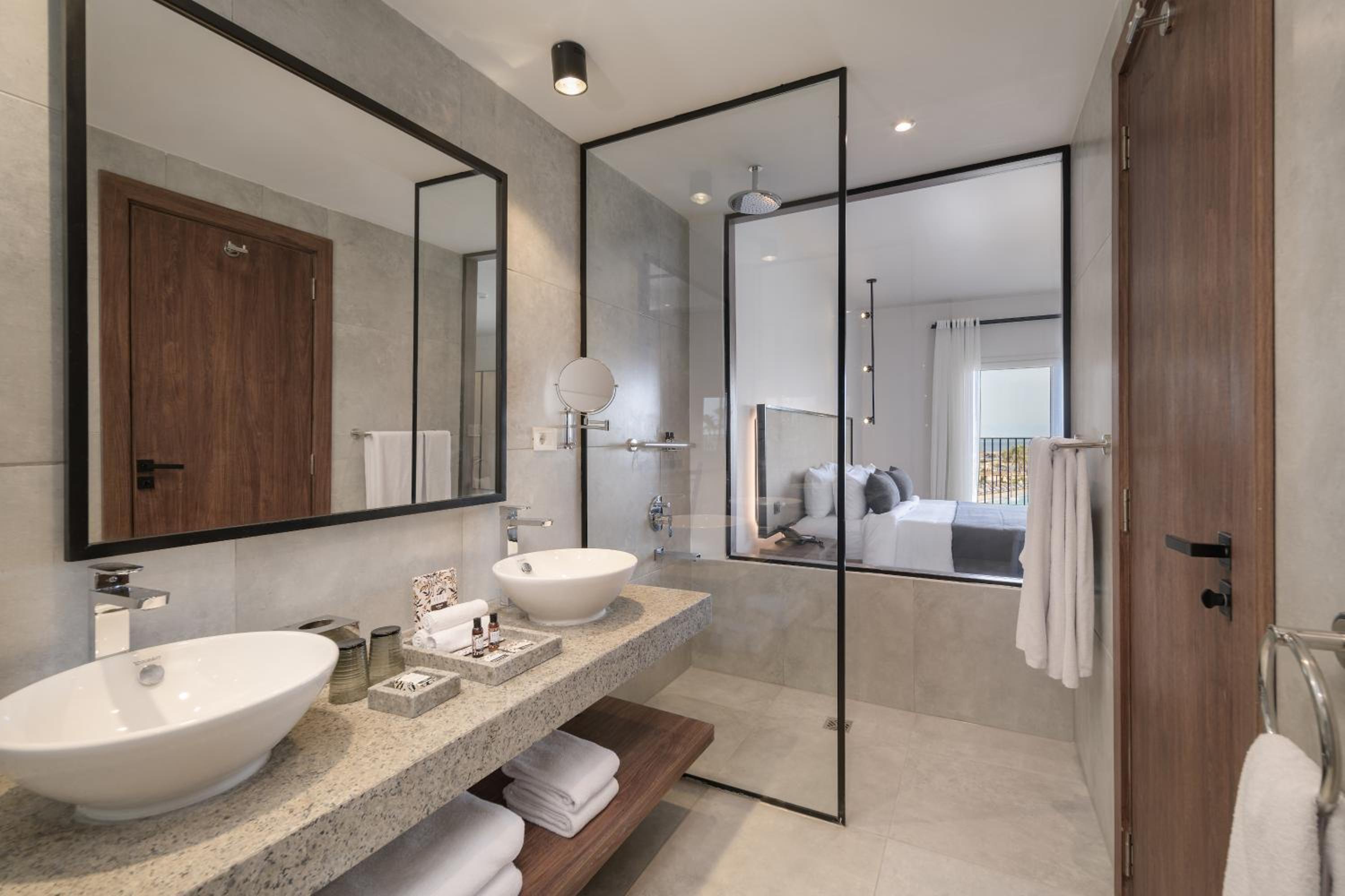 Penthouse Suite - Pool View - Photo 4