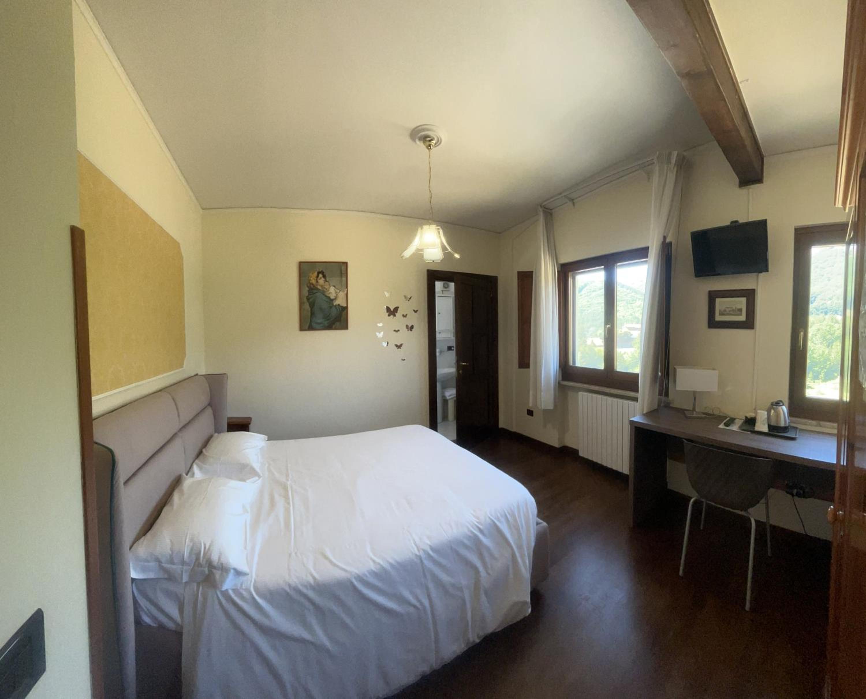 Queen Room photo 1