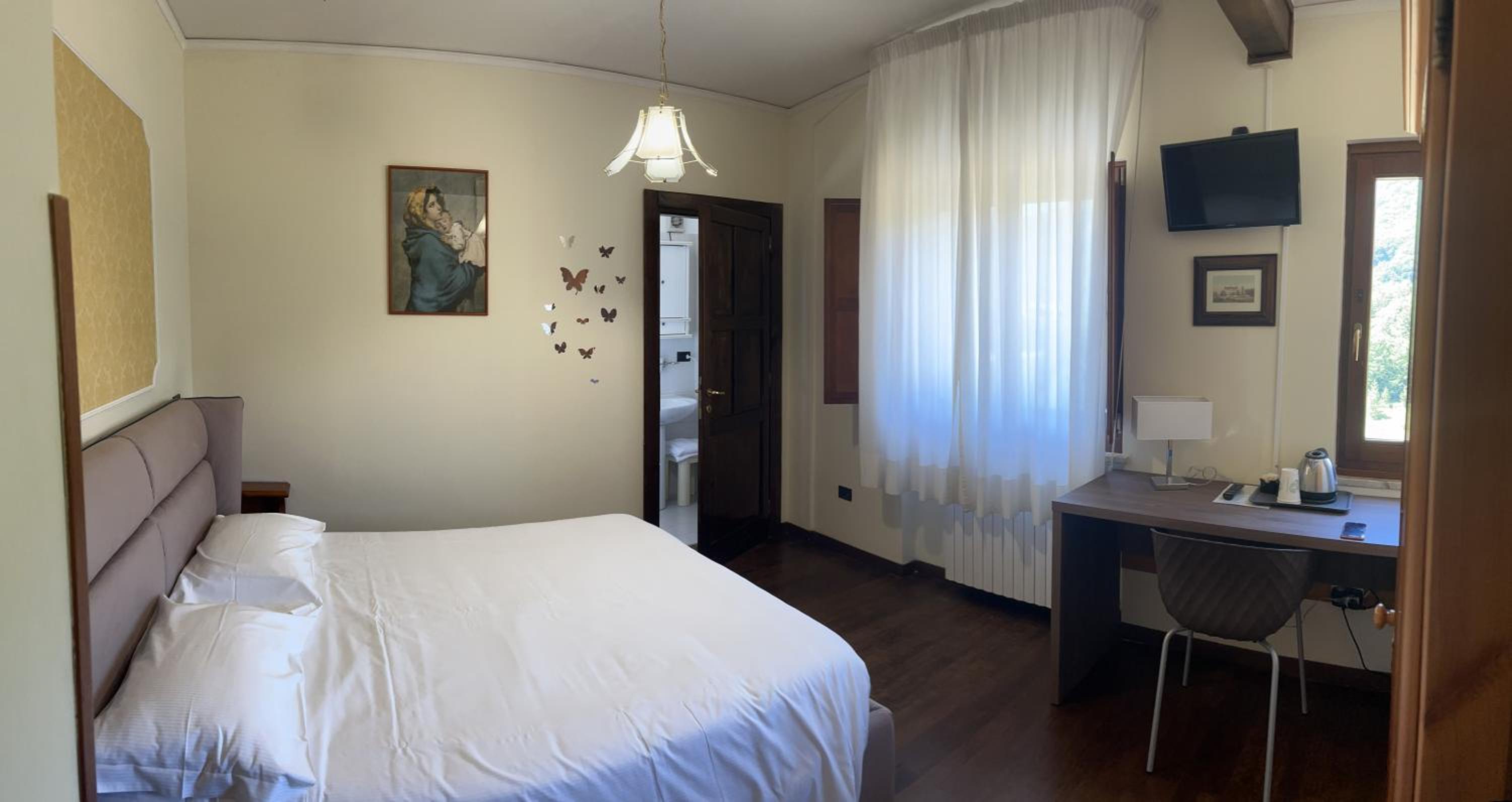 Queen Room photo 3