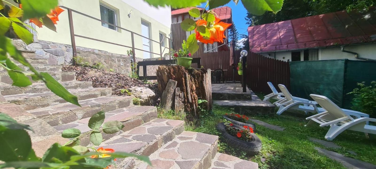 Double Room with Private Bathroom - Photo 4