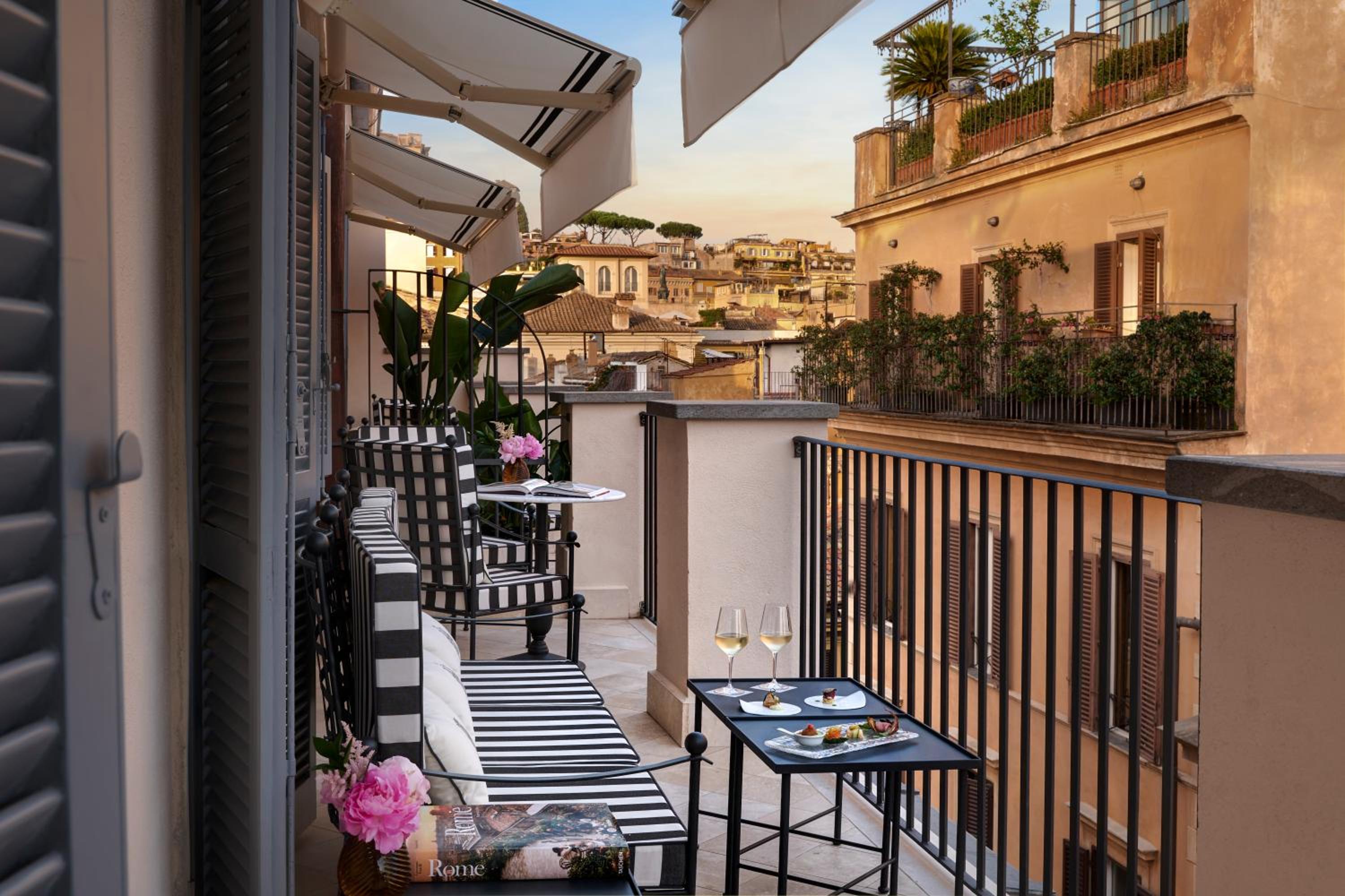 Suite with Balcony thumbnail 6