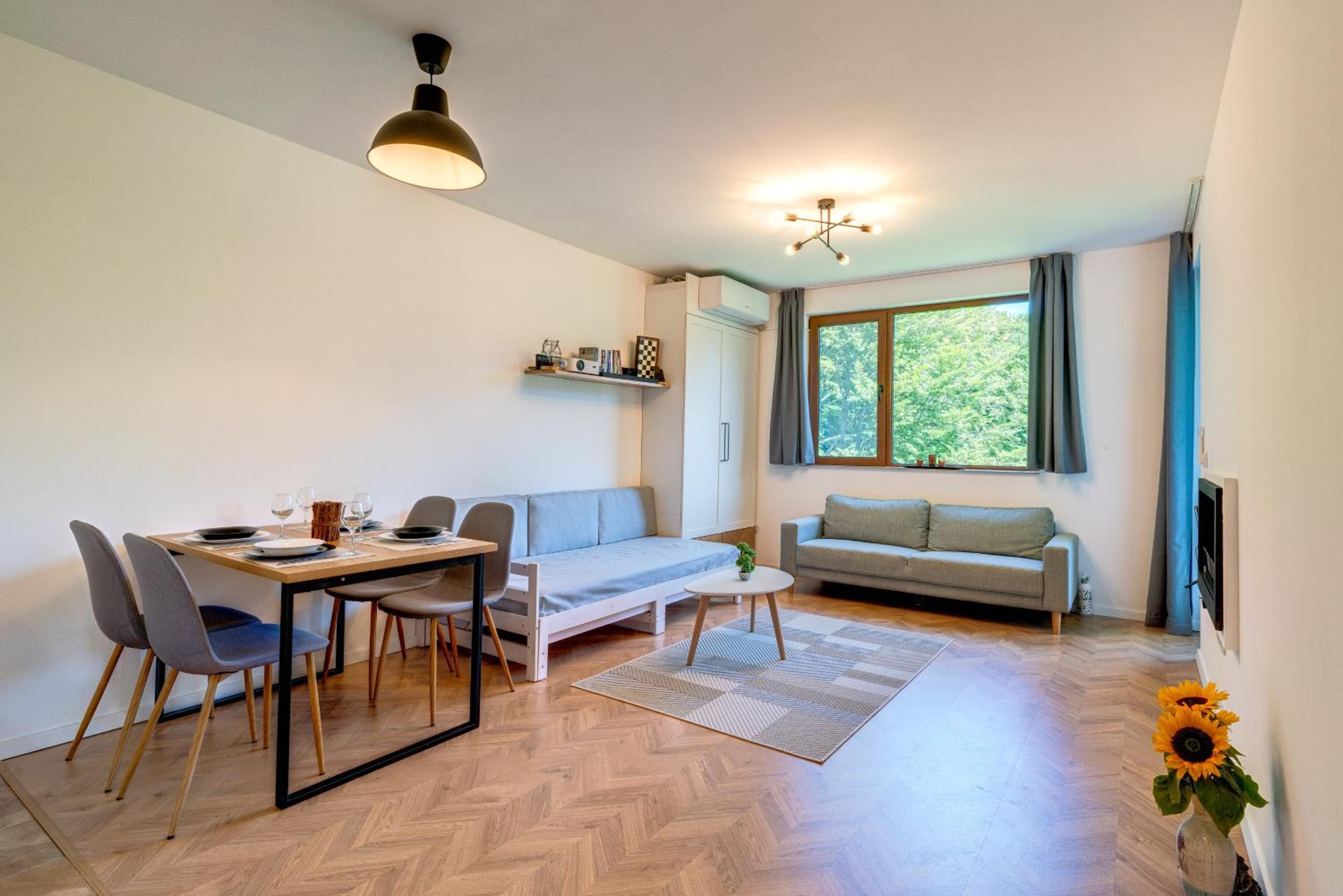 One-Bedroom Apartment photo 1