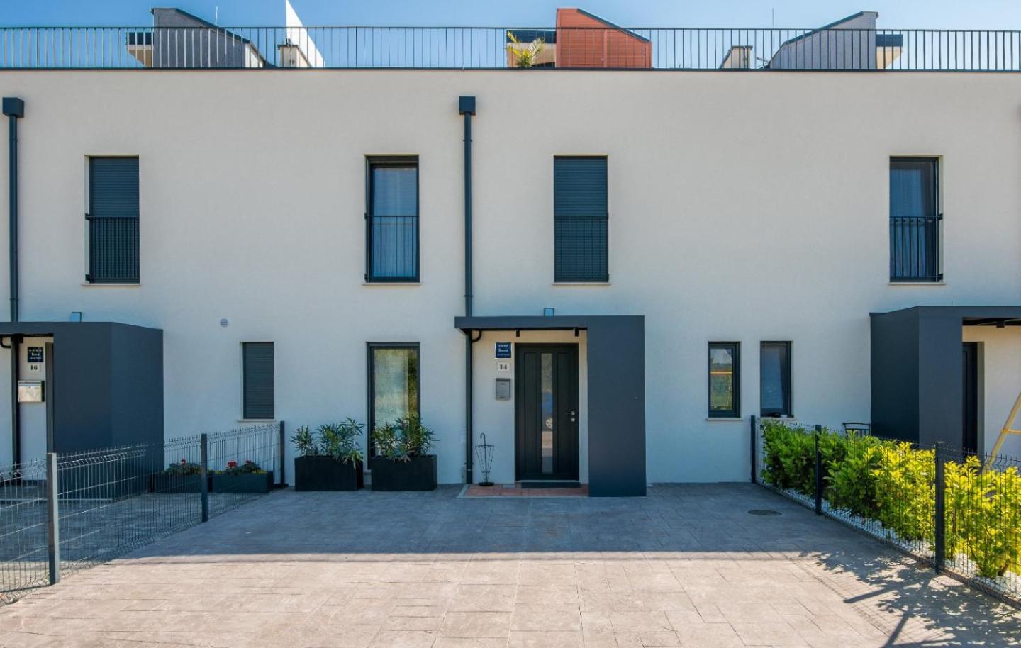 Three-Bedroom House photo 1