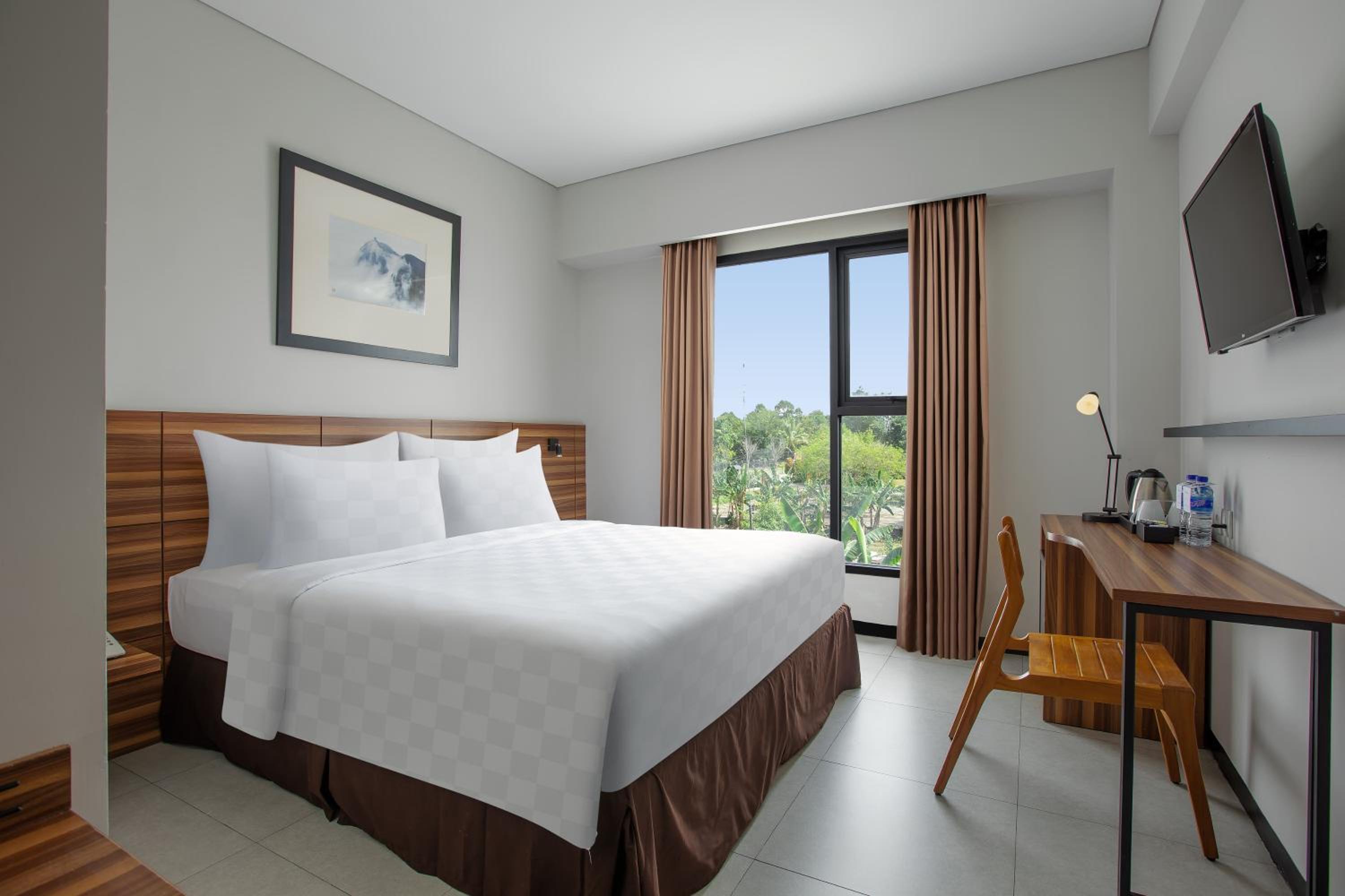 Deluxe Queen Room