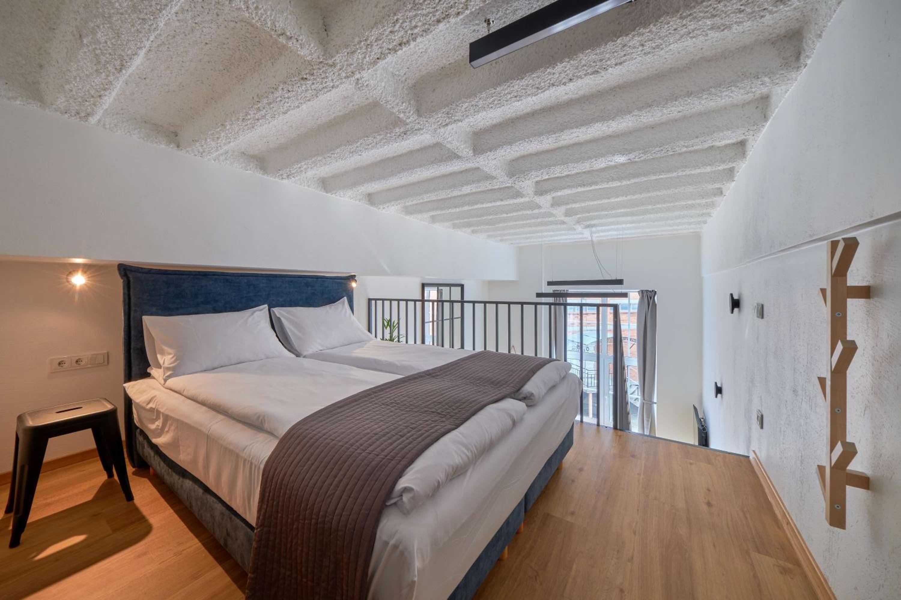 One-Bedroom Apartment - Photo 35