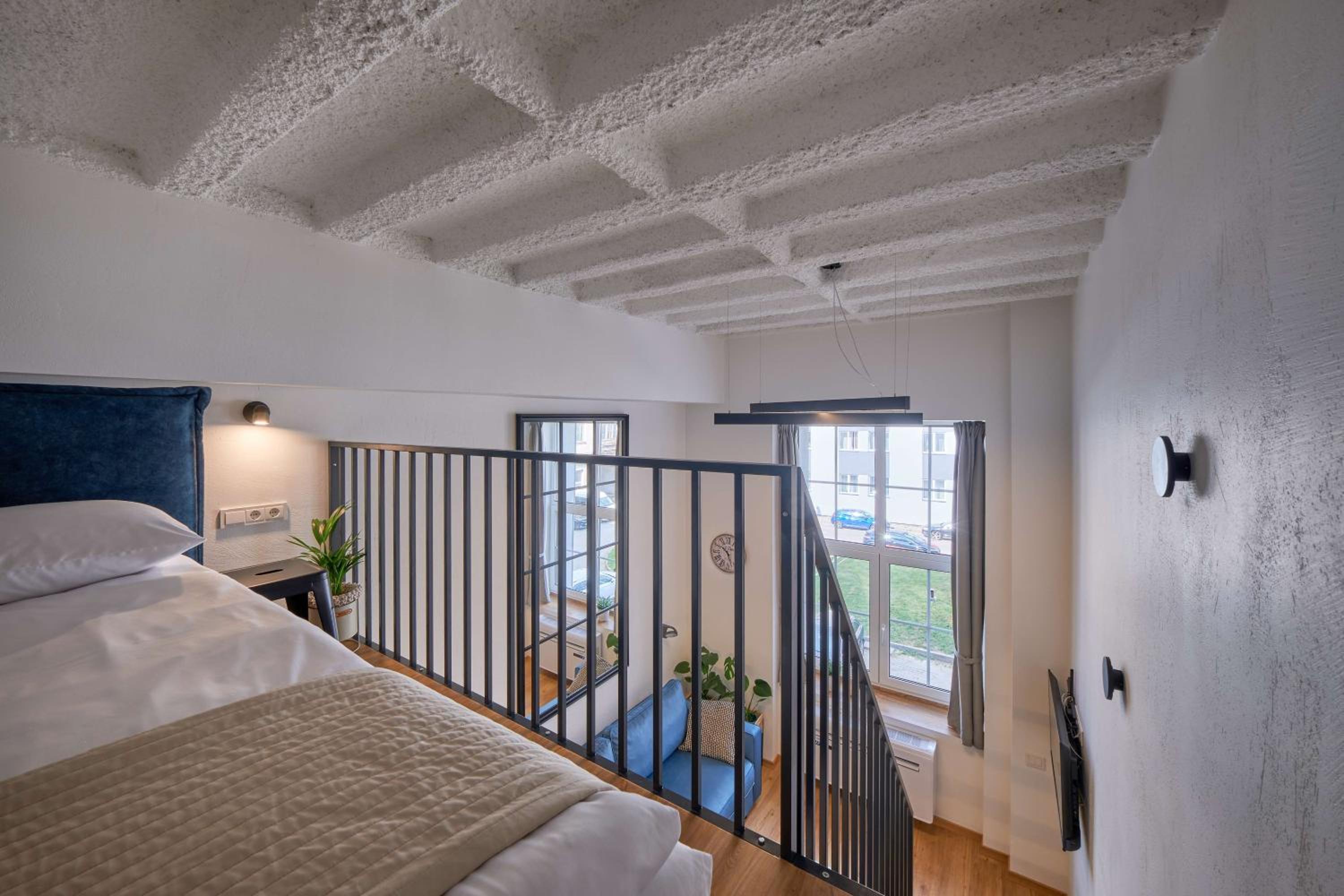 One-Bedroom Apartment - Photo 18
