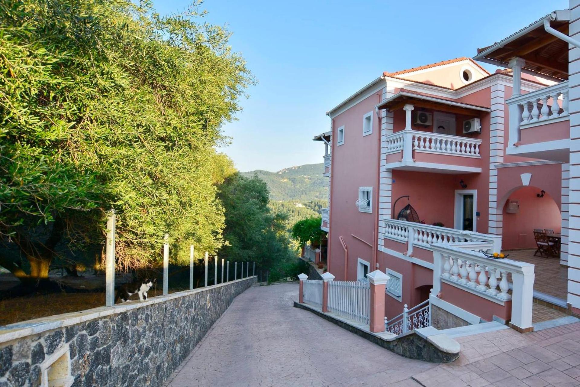 Three-Bedroom Villa photo 2
