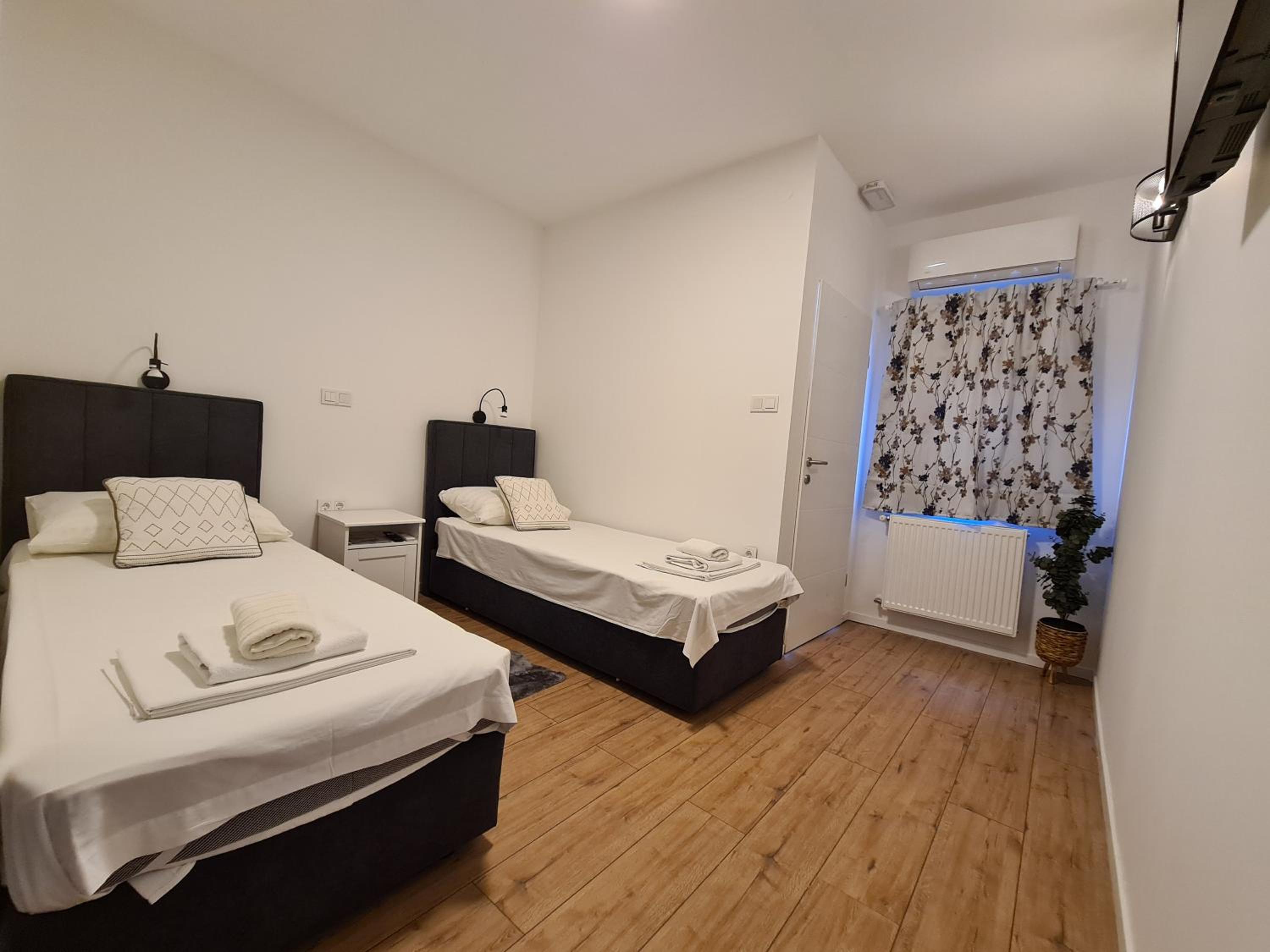 Twin Room - Photo 4
