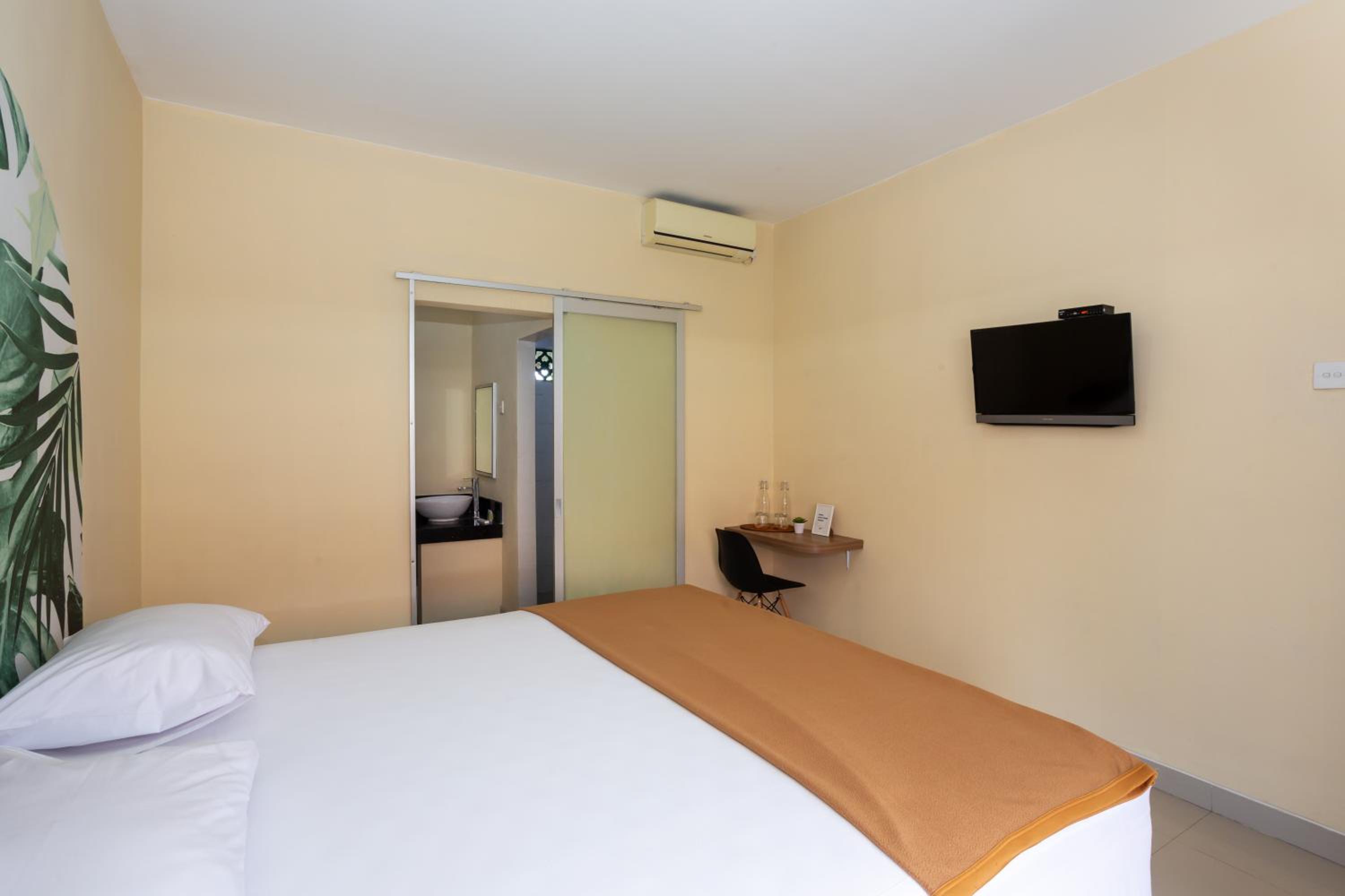  Premium King Room - Photo 15