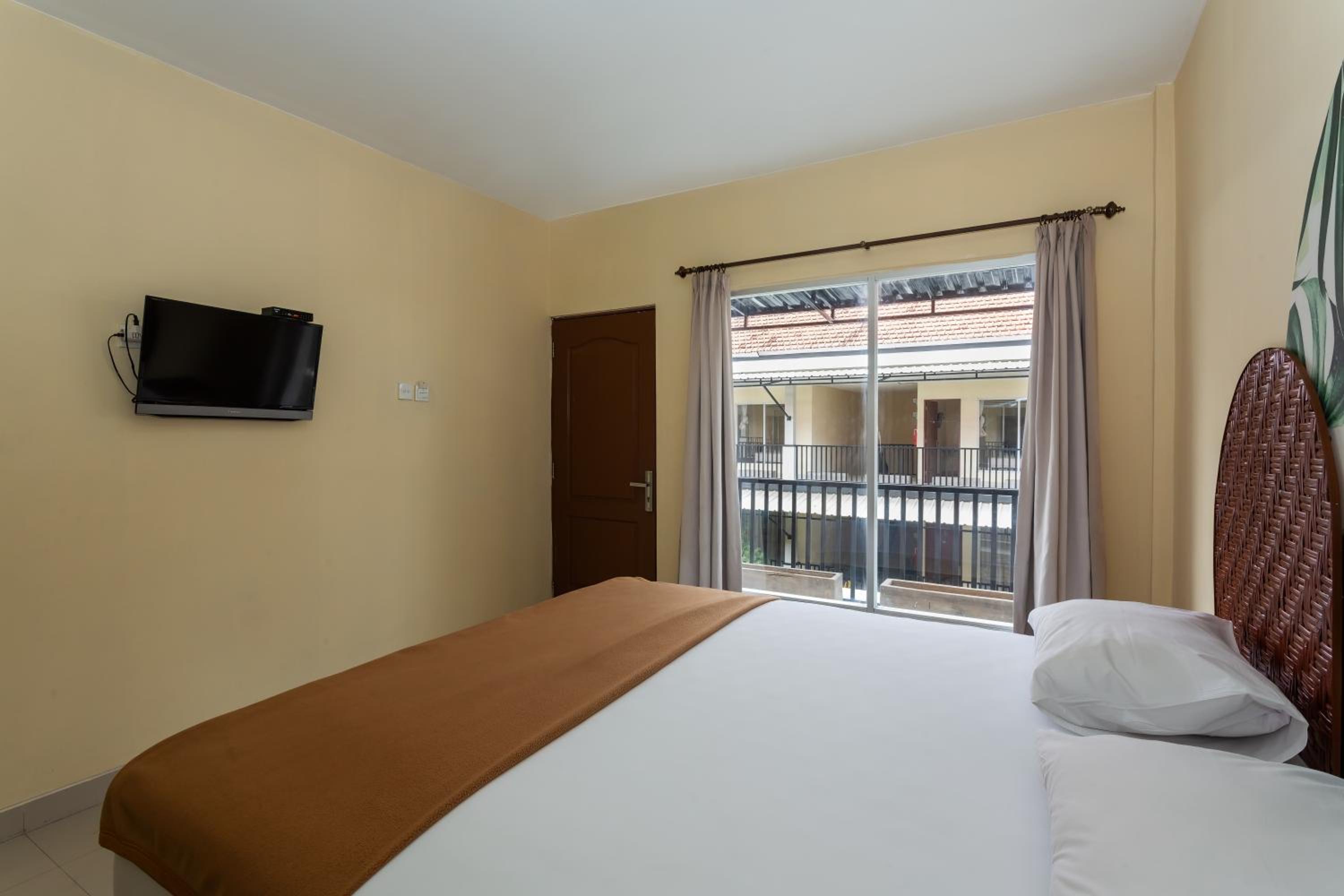  Premium King Room - Photo 3