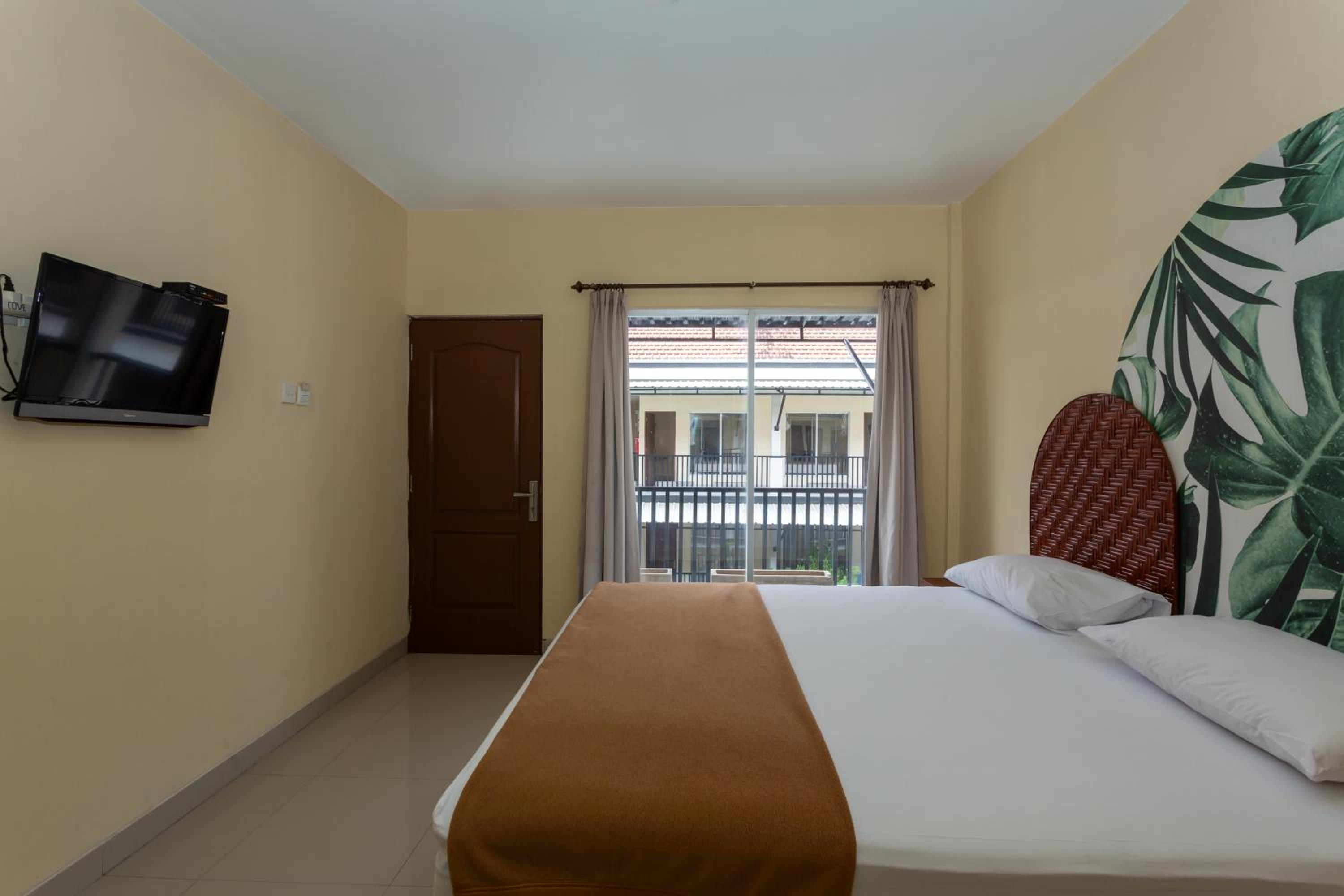  Premium King Room - Photo 11