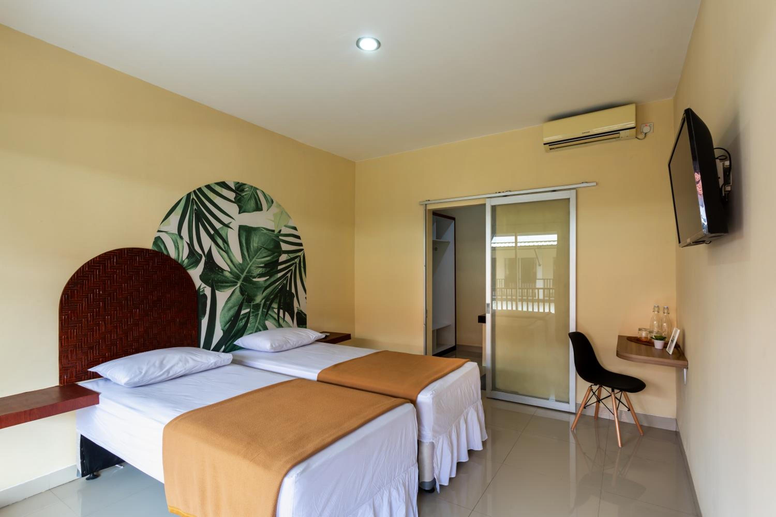 Premium Twin Room - Photo 8