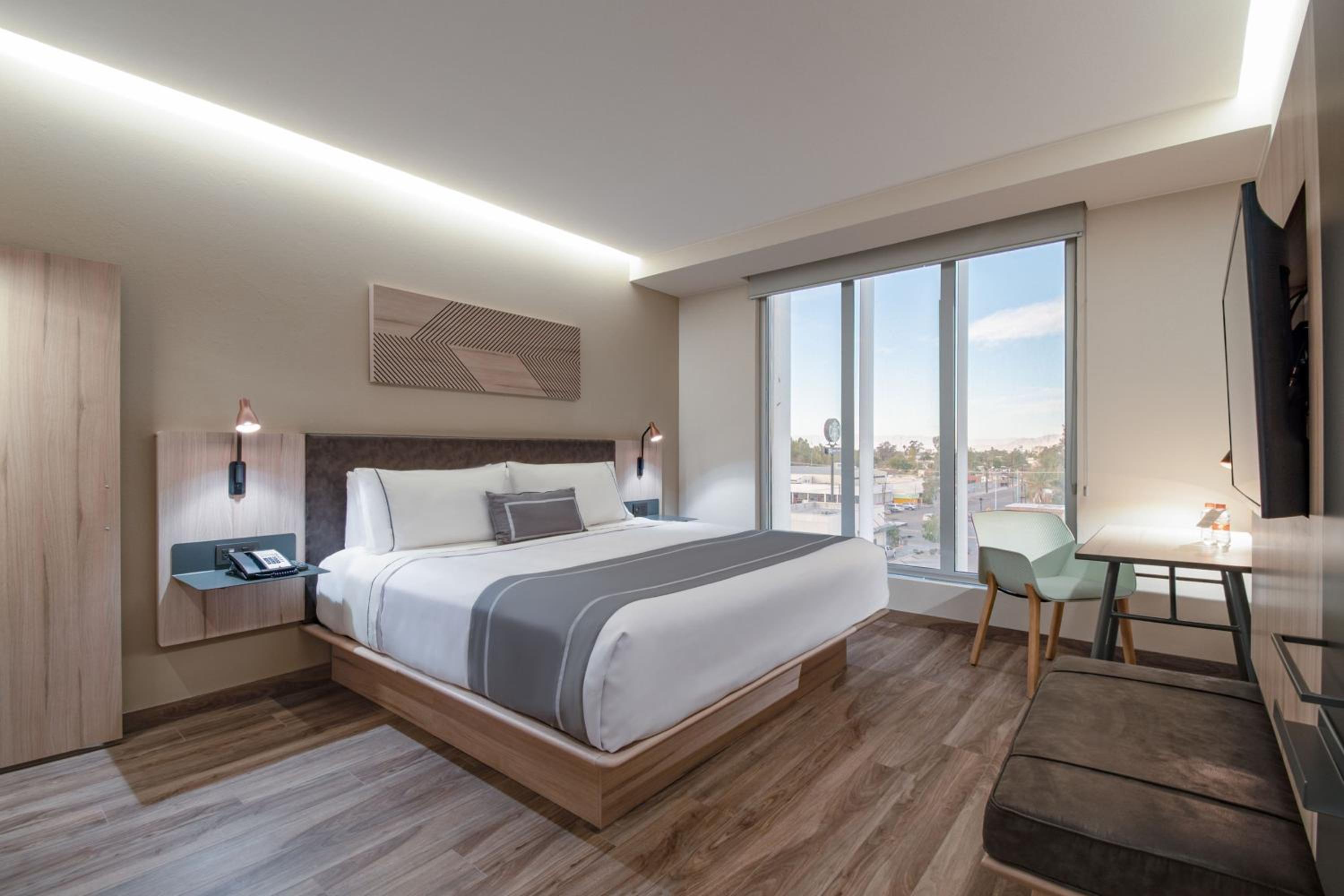 Superior King Room with Sofa Bed - Photo 4