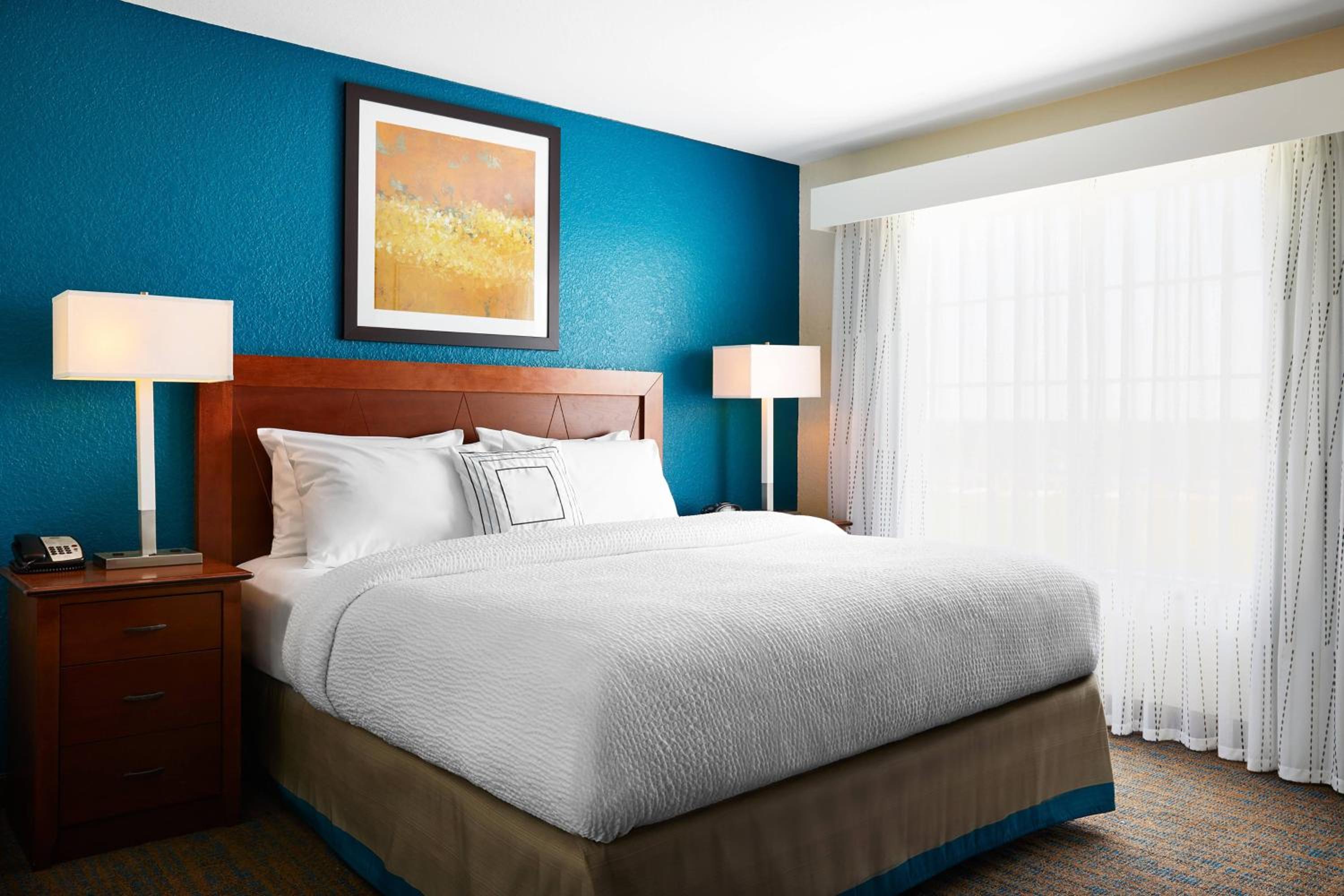 One-Bedroom King Suite - Photo 2