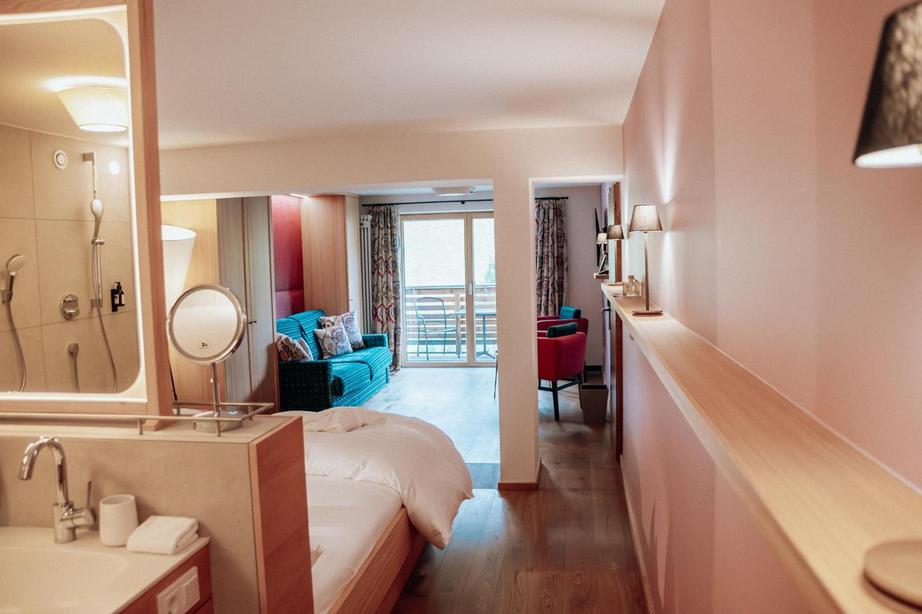 Suite with Balcony - Photo 3