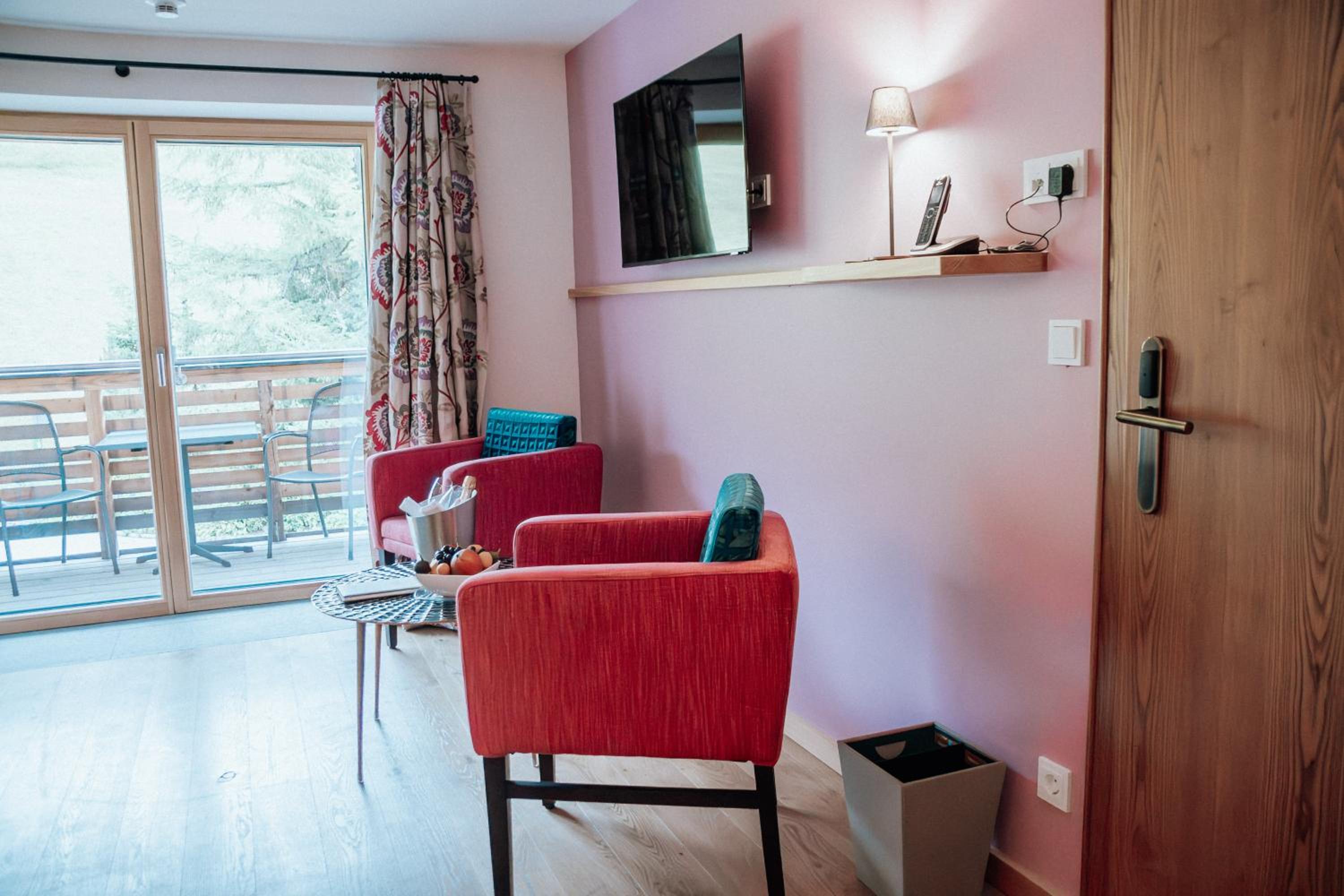 Suite with Balcony - Photo 4