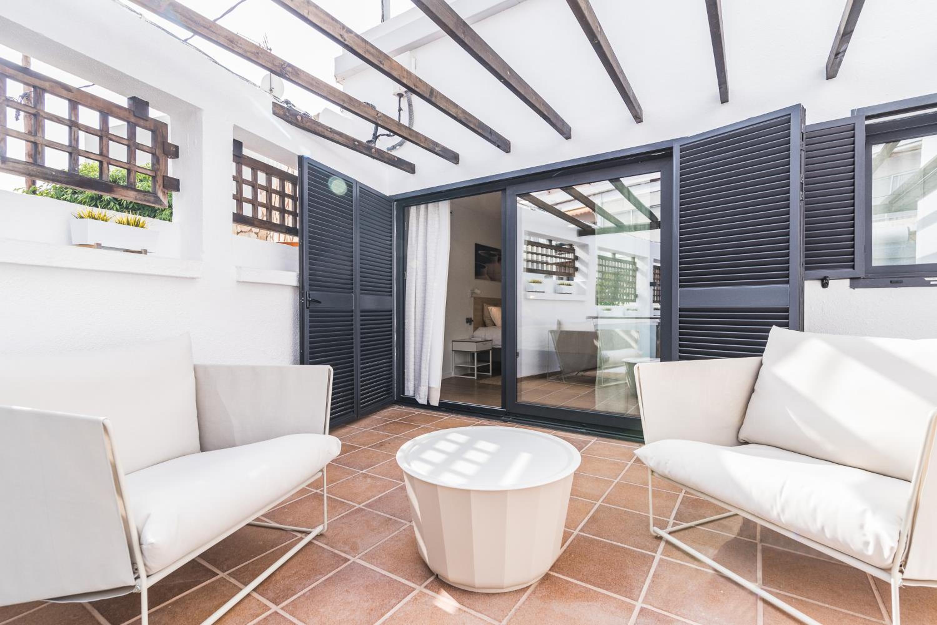Double Room with Terrace thumbnail 5