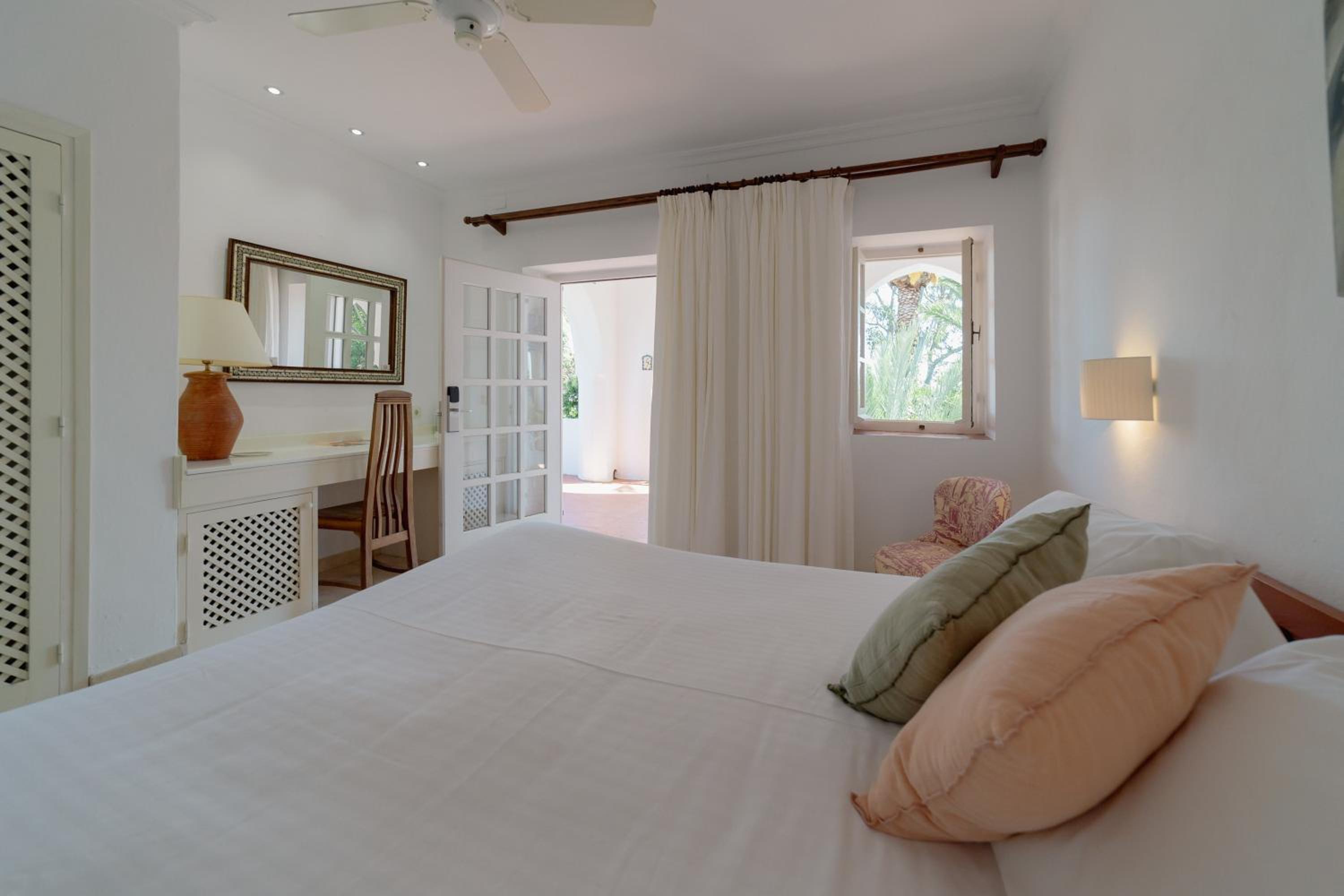 Double or Twin Room with Mountain View photo 3