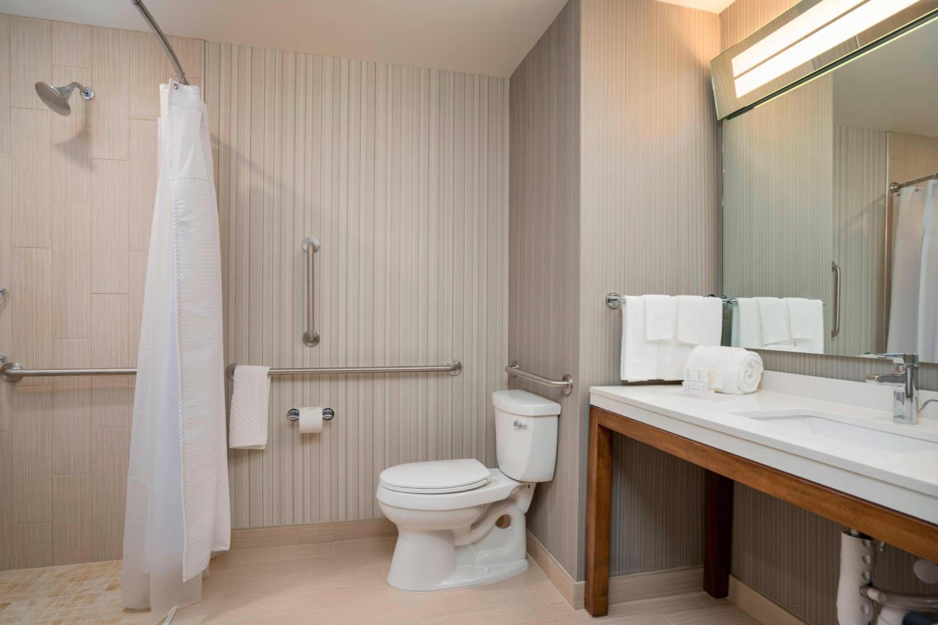 1 Bedroom Suite, 1 King, Sofa bed, Jetted Tub