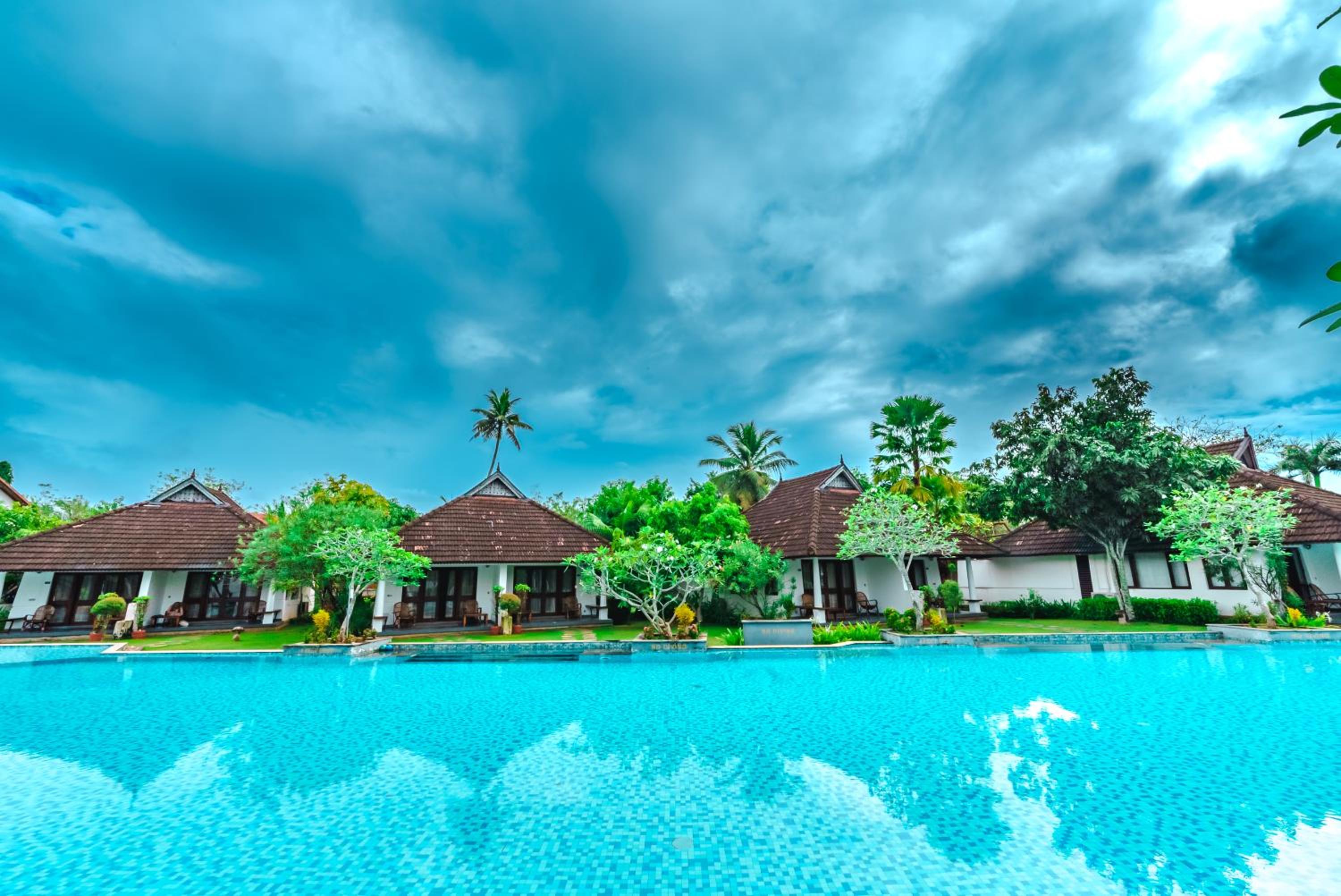 Poolside cottages with 10% off on Buffet Meals & Spa, Guaranteed Complimentary Cruise, subject to weather condition & Hi-Tea, Signature Activities & Experiences Poolside cottages with 10% off on Buffet Meals & Spa, Guaranteed Complimentary Cruise, subject to weather condition & Hi-Tea, Signature Activities & Experiences