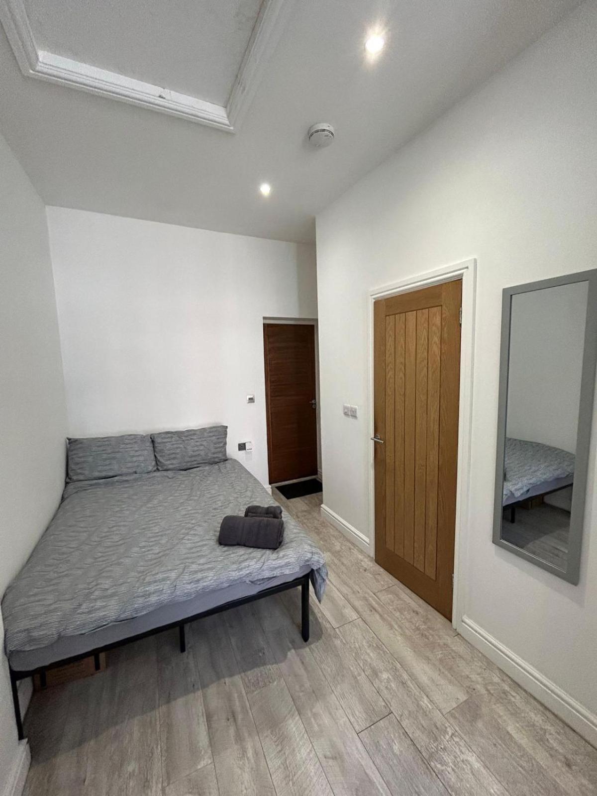 One-Bedroom Apartment photo 2