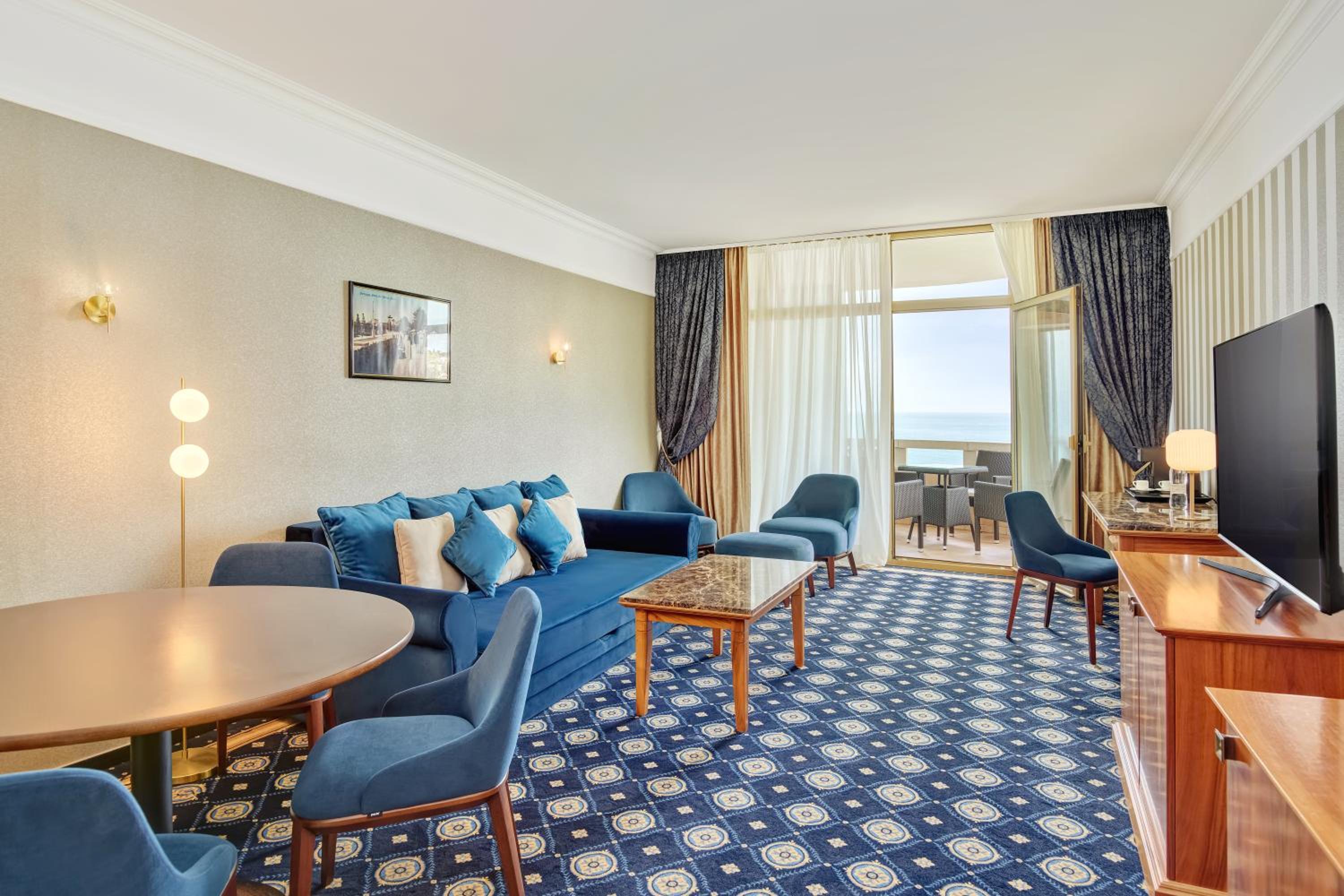 Executive Suite - Photo 1