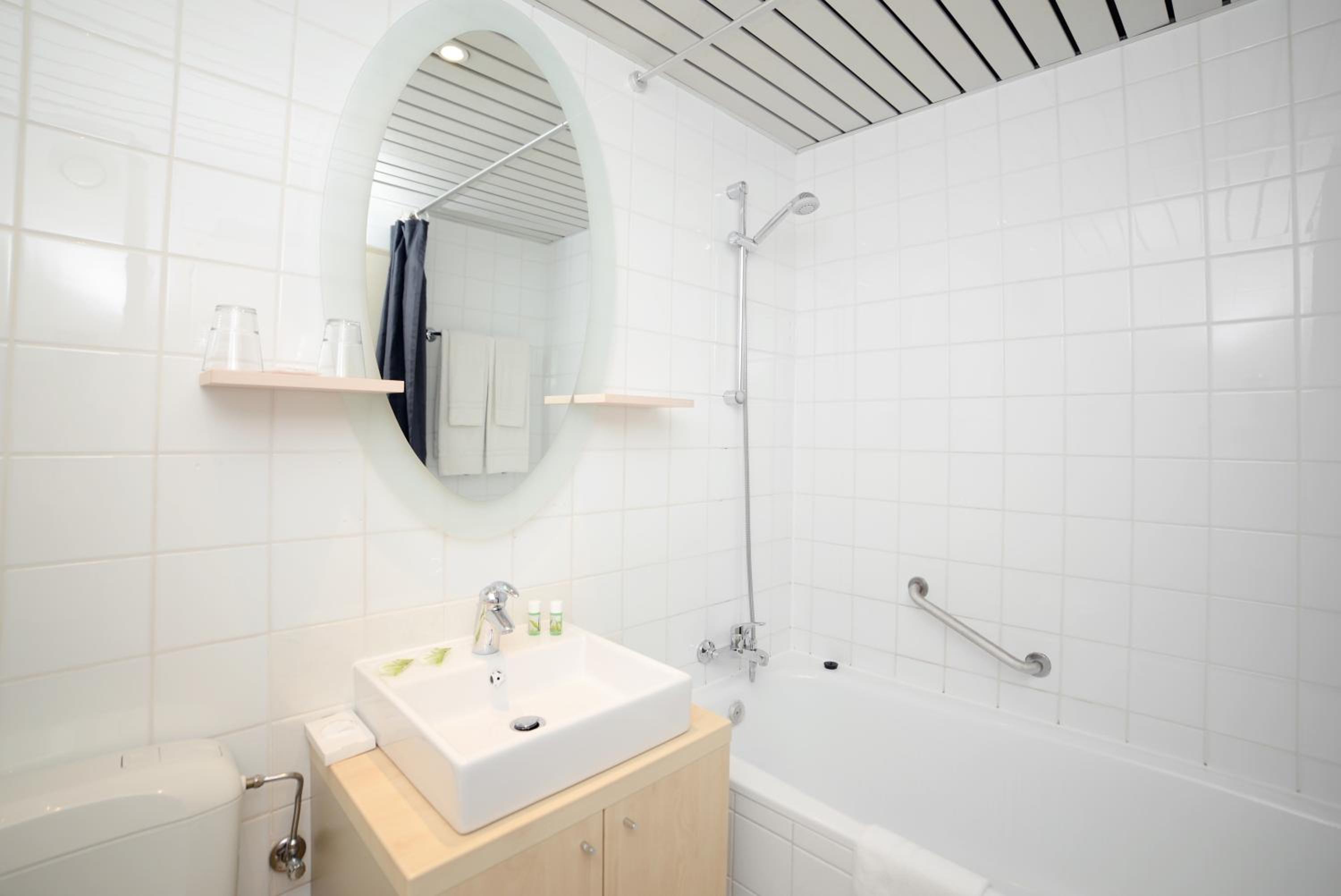 Double or Twin Room - Photo 9