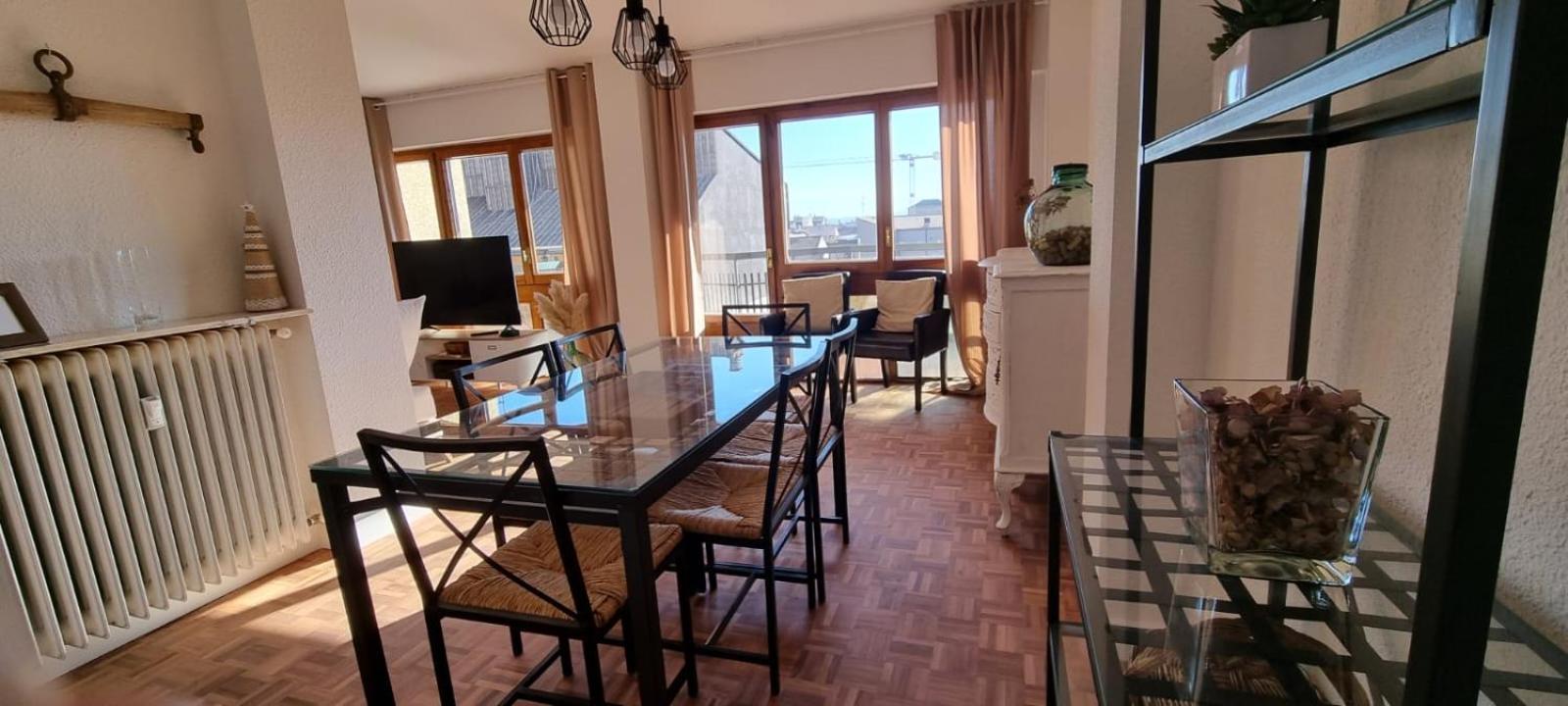 Apartment photo 2