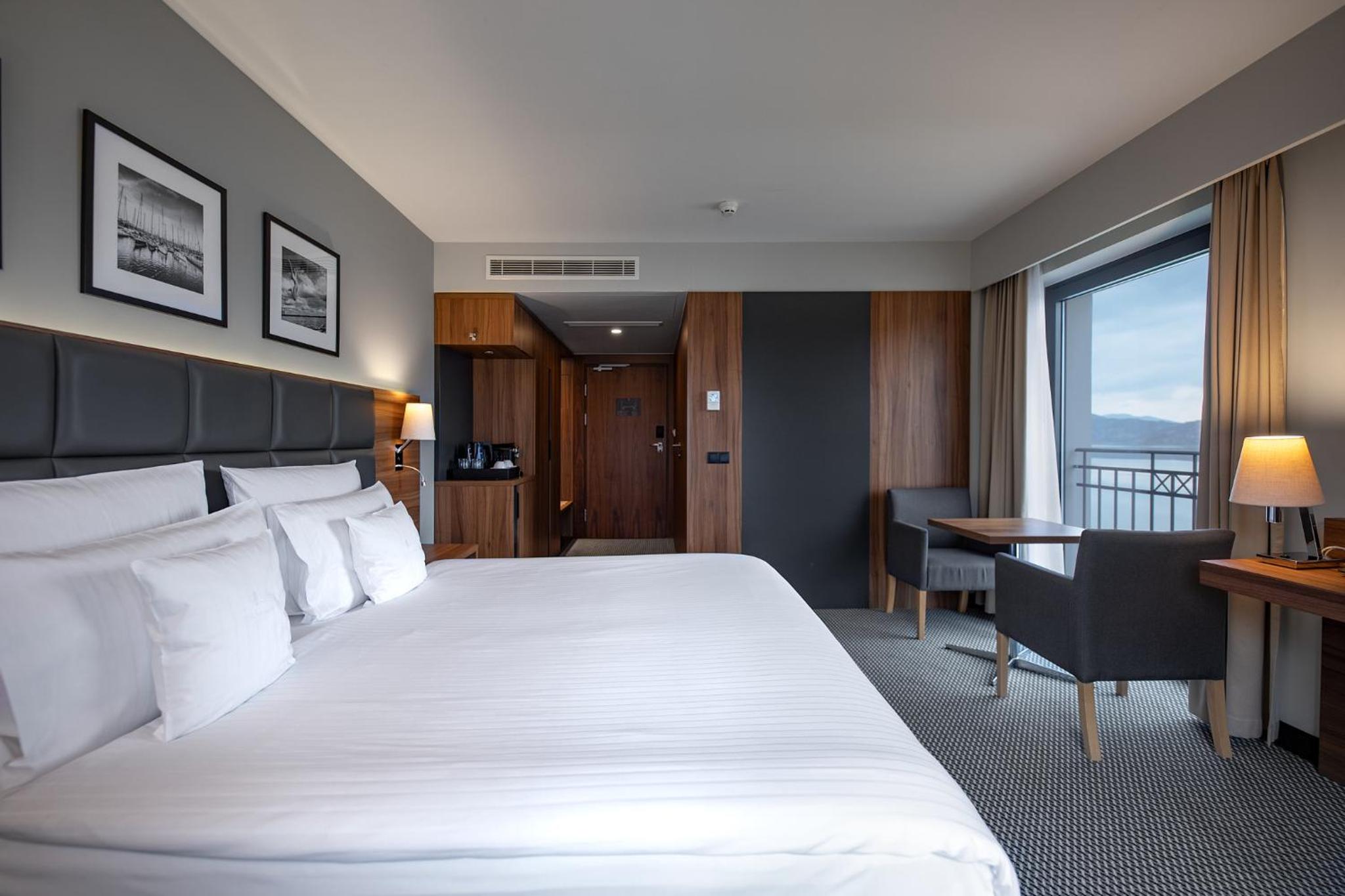 Double Room with Lake View photo 2