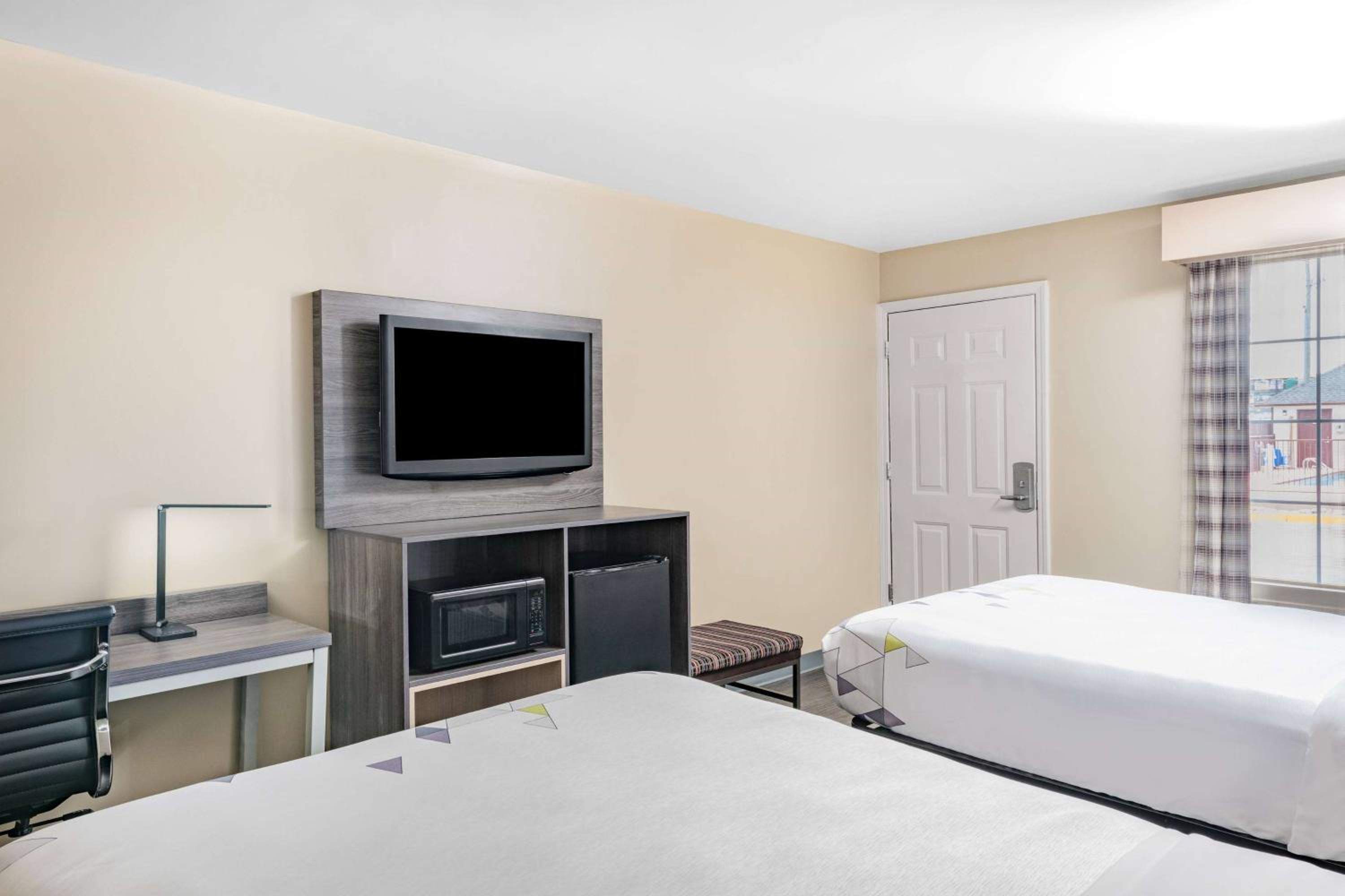 Double Room with Two Double Beds - Non-Smoking - Photo 1
