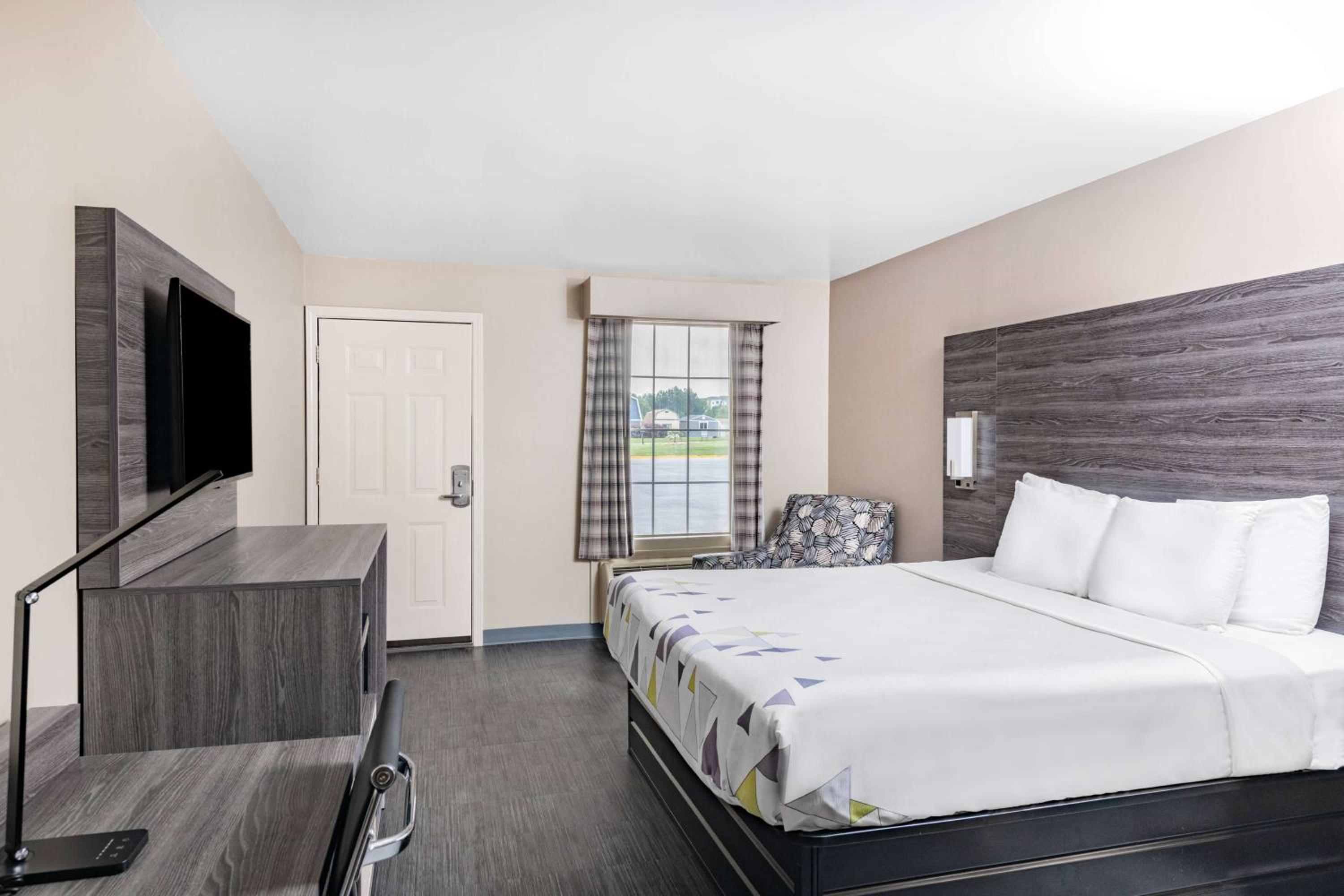 King Room - Non-Smoking - Photo 1