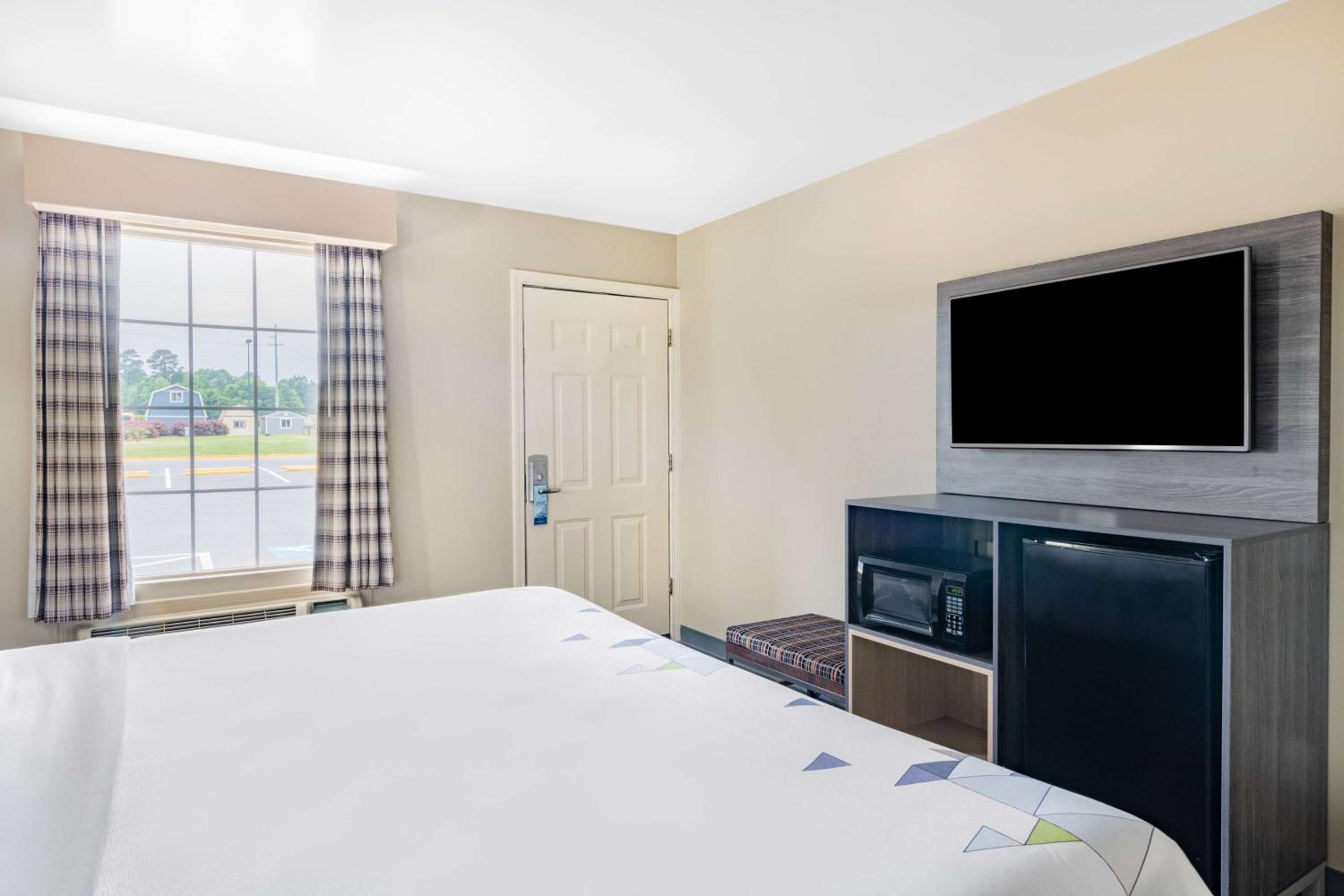 King Room - Disability Access - Non-Smoking - Photo 5