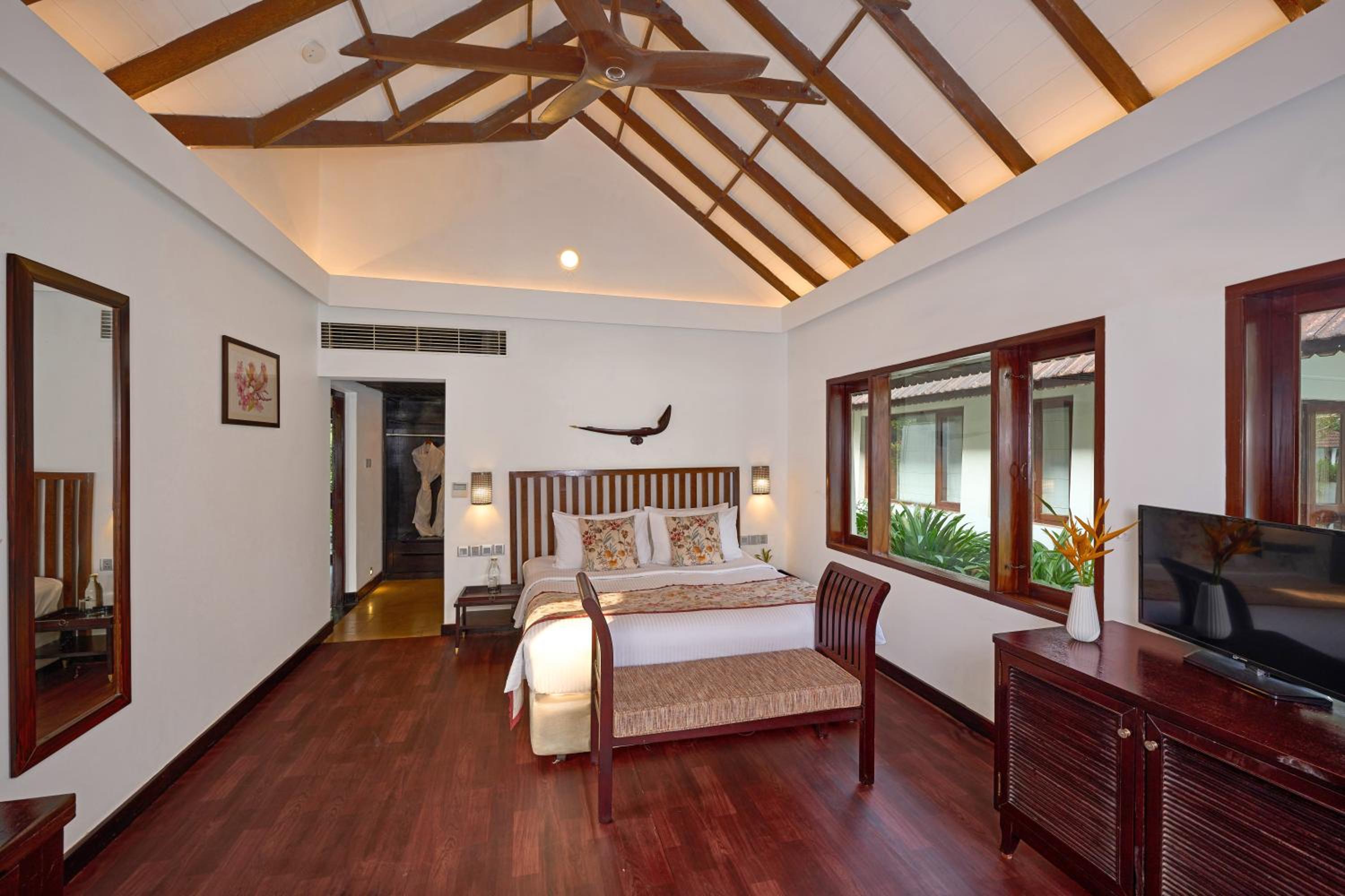 Poolside Villas with Plunge pool and 10% off on Buffet Meals & Spa, Guaranteed Complimentary Cruise, subject to weather condition & Hi-Tea, Signature Activities & Experiences