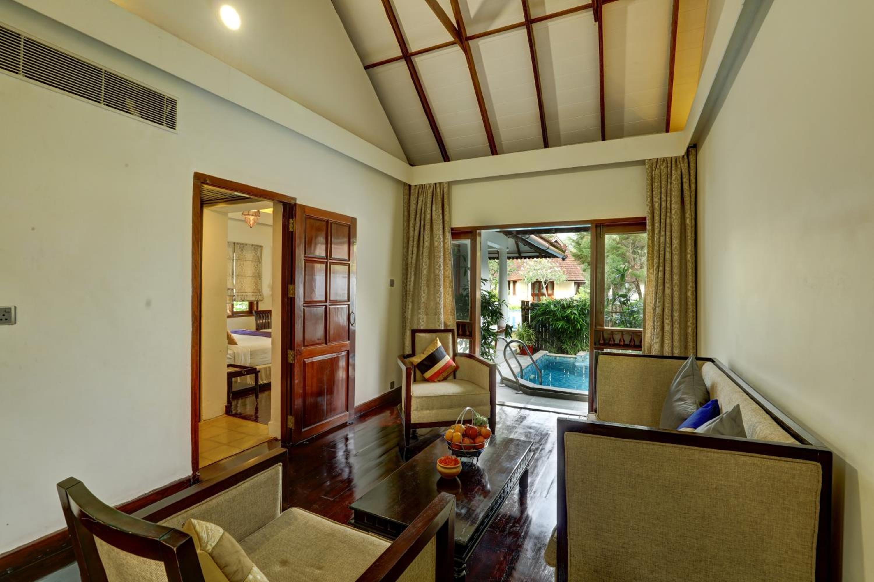 Lakefront Villas with Plunge Pool with 10% off on Buffet Meals & Spa, Guaranteed Complimentary Cruise, subject to weather condition & Hi-Tea, Signature Activities & Experiences