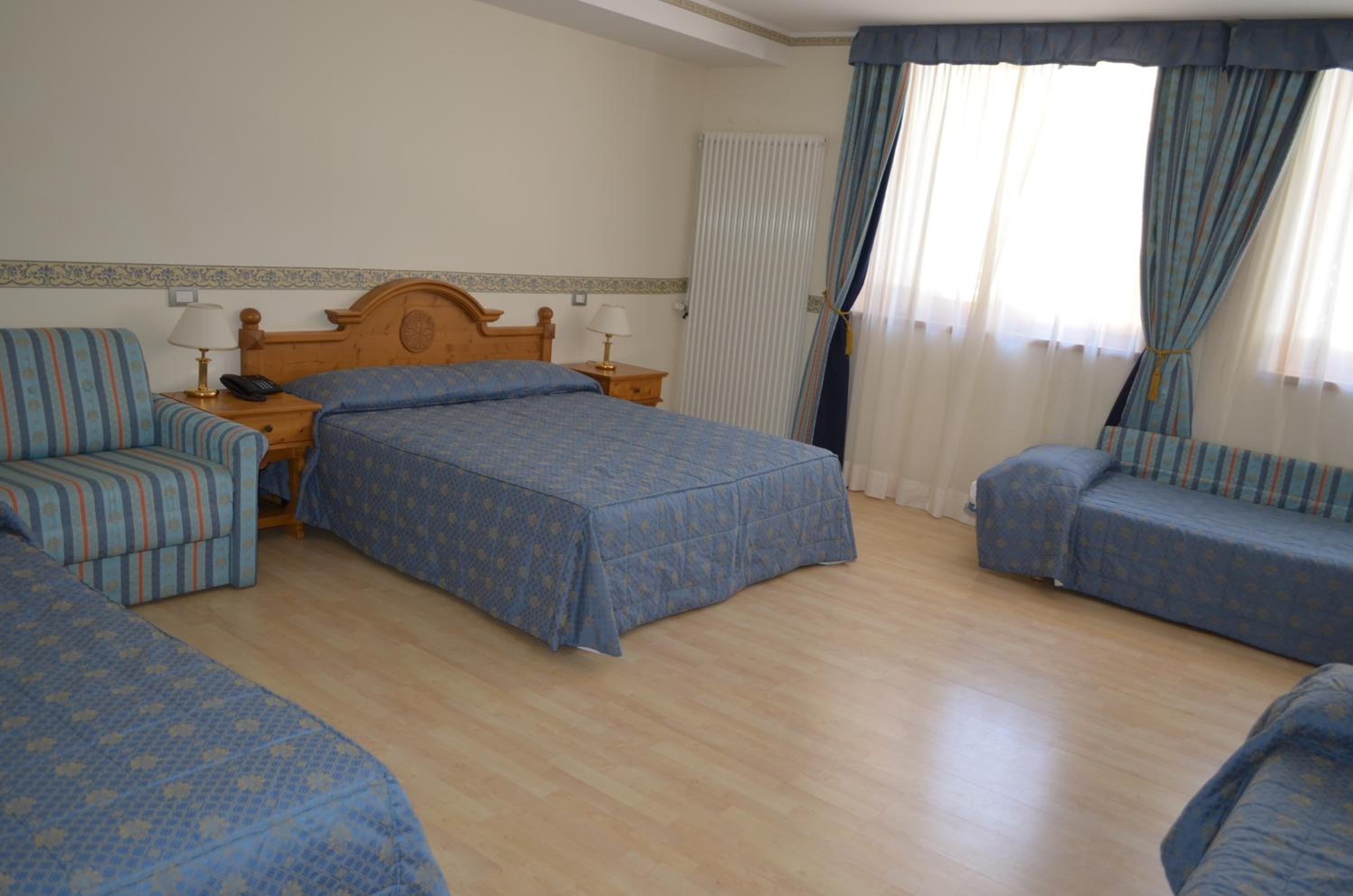 Quadruple Room - Photo 5
