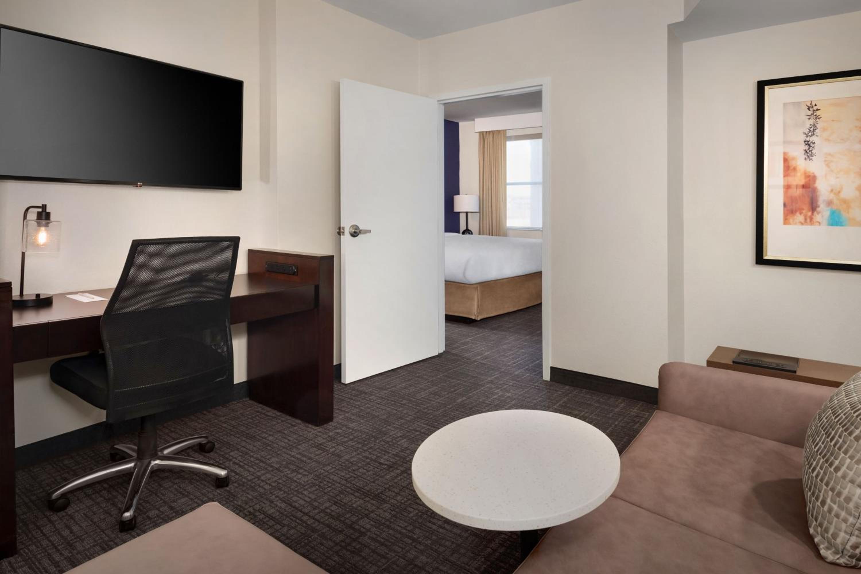 One-Bedroom King Suite - Photo 7