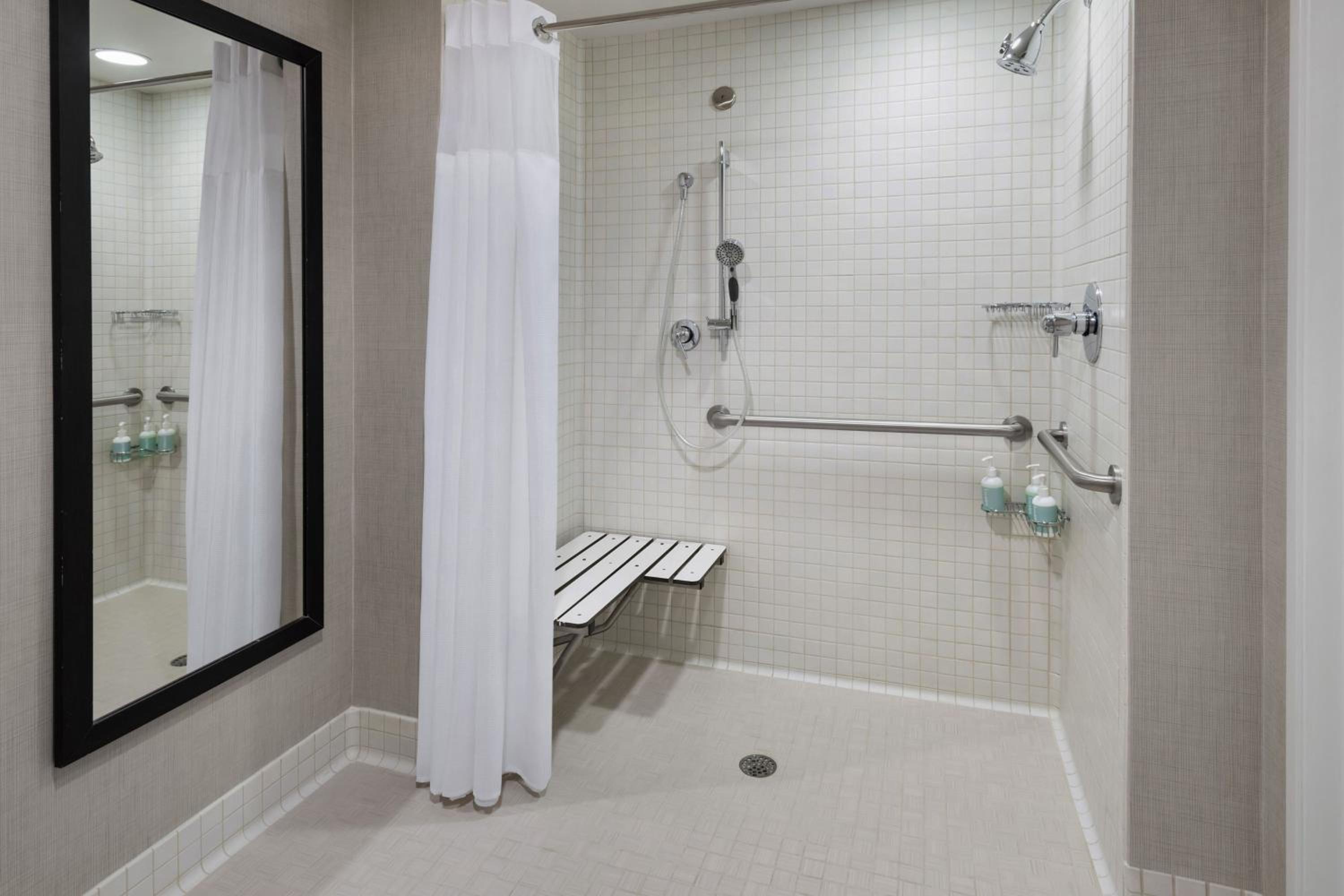 One-Bedroom King Suite - Photo 3