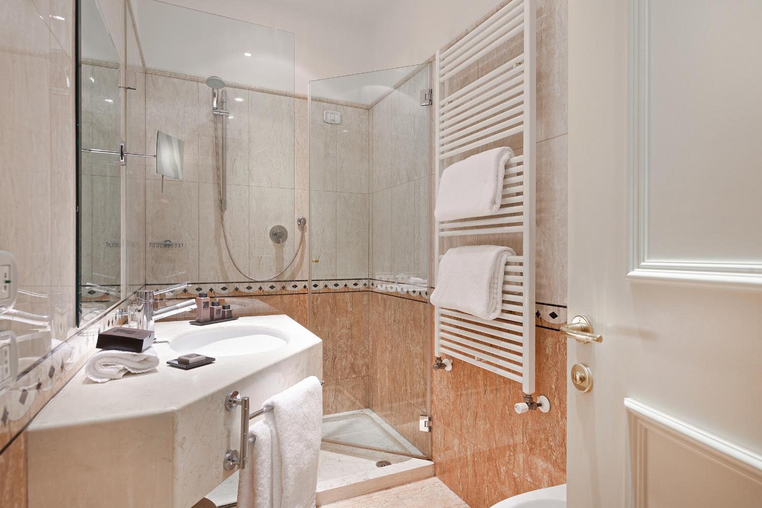 Standard Double or Twin Room photo 2