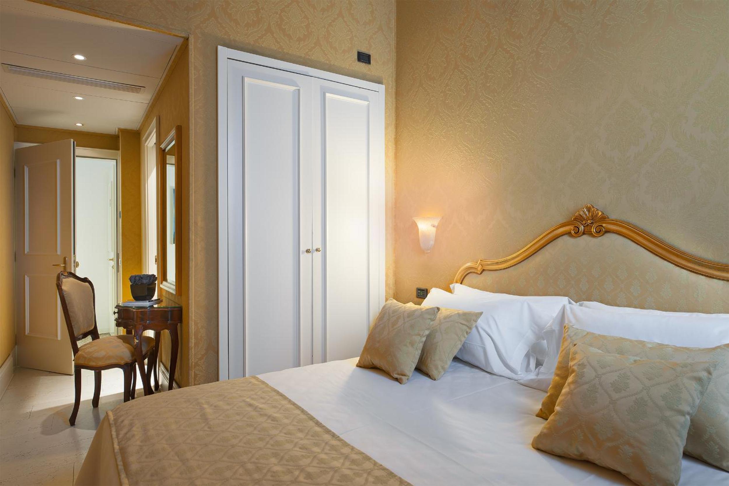Standard Double or Twin Room photo 1
