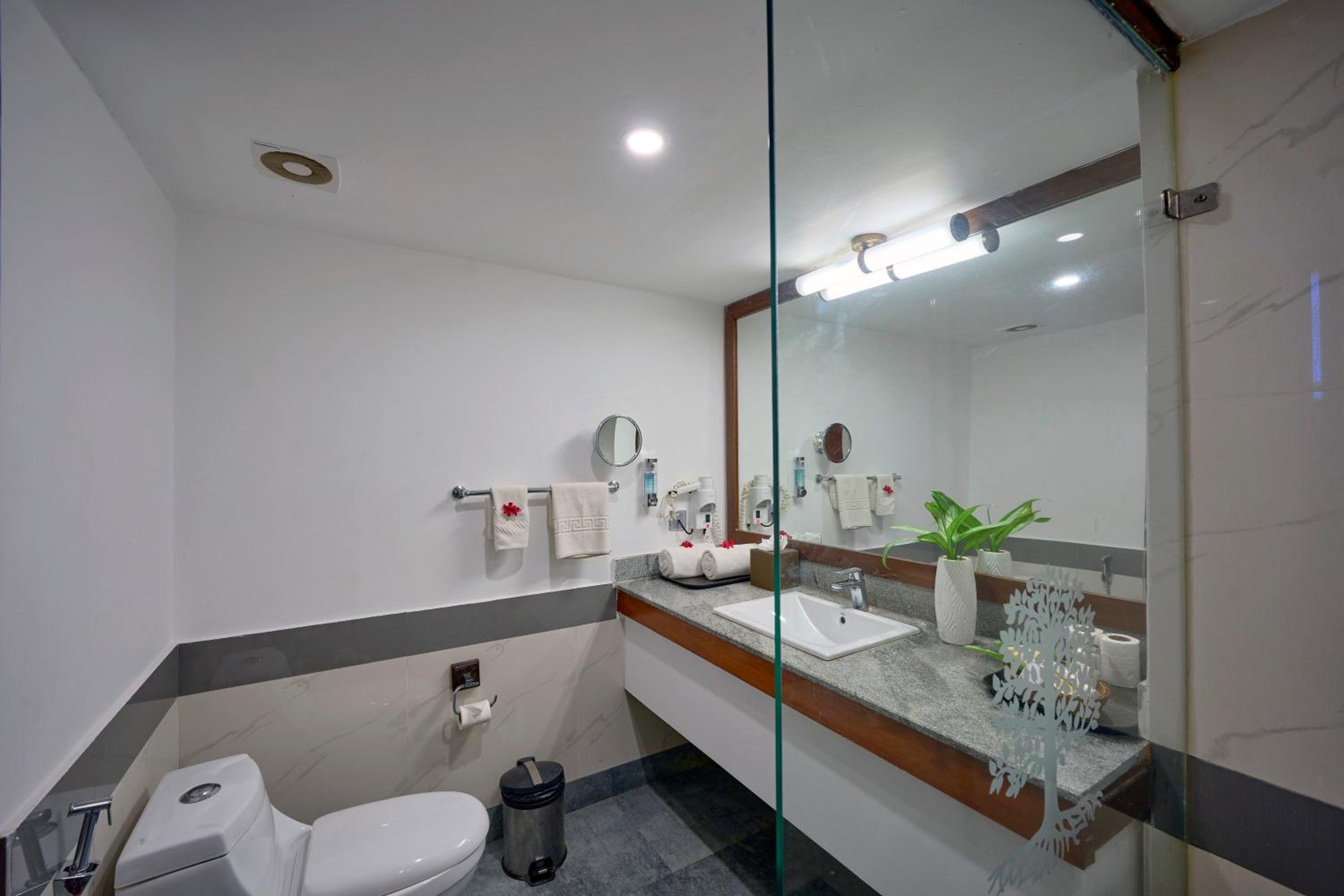 Lakeview Terrace Rooms with 10% off on Buffet Meals & Spa, Guaranteed Complimentary Cruise, subject to weather condition & Hi-Tea, Signature Activities & Experiences